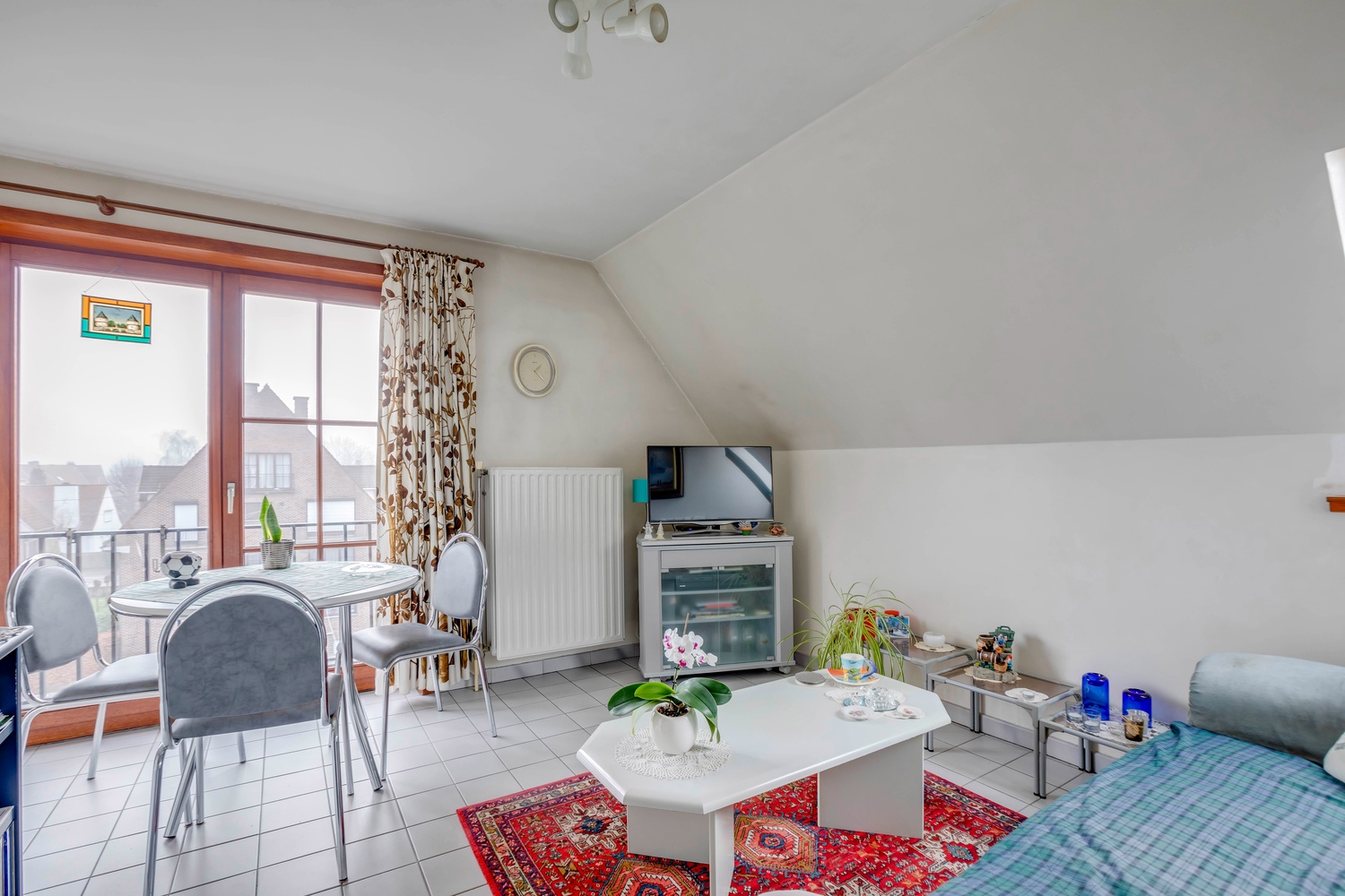 Instapklaar 1 slaapkamer appartement met garage &amp; kelder 