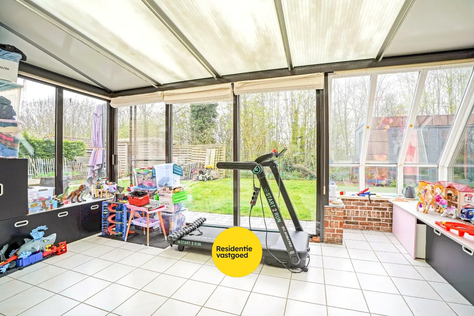 Gerenoveerde alleenstaande woning op 637m² te Veurne! 