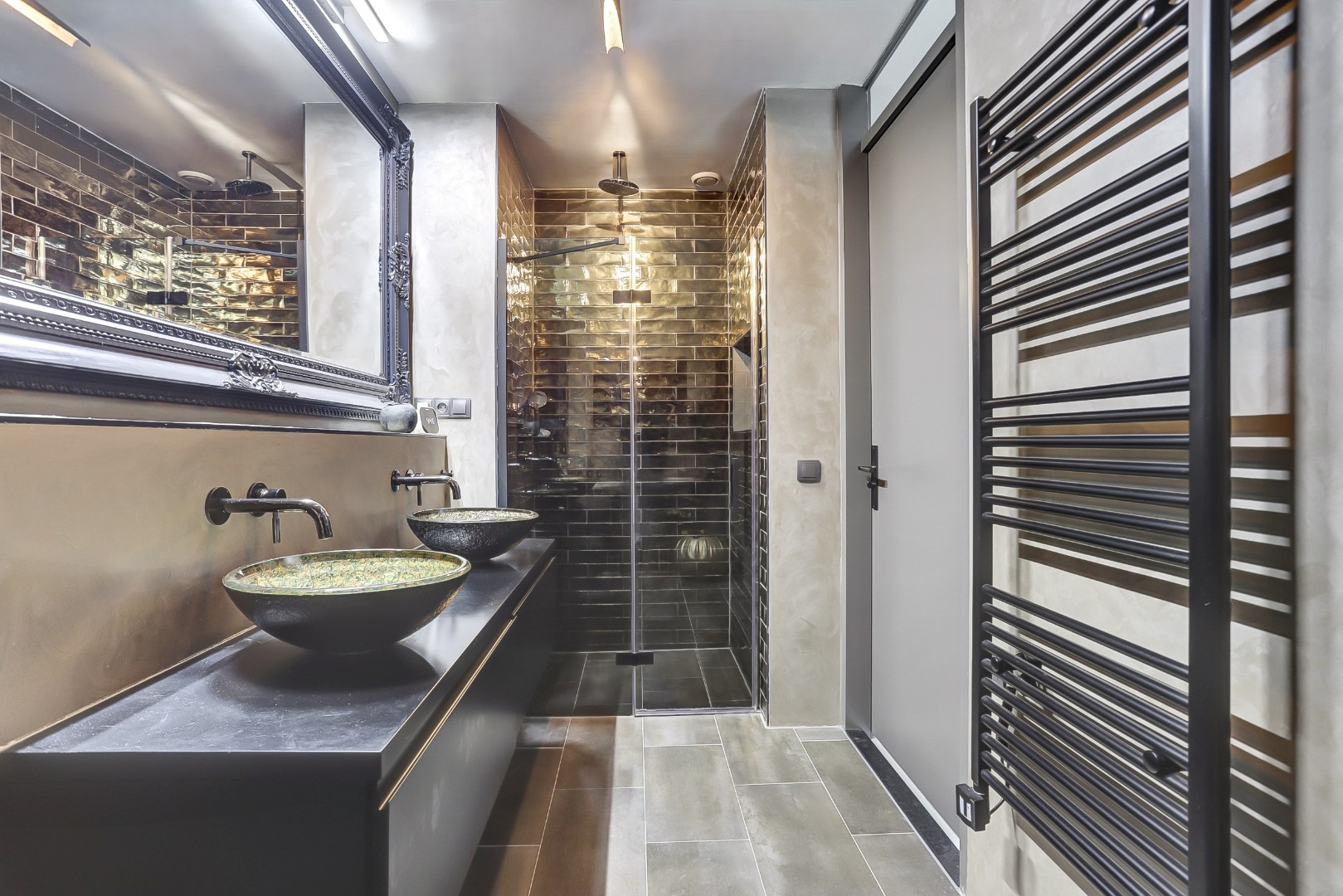 Ultiem luxe wonen in de iconische The CoolTower met spectaculair uitzicht, royaal terras (34 m²) en moderne afwerking in het bruisende hart van Rotterdam! 