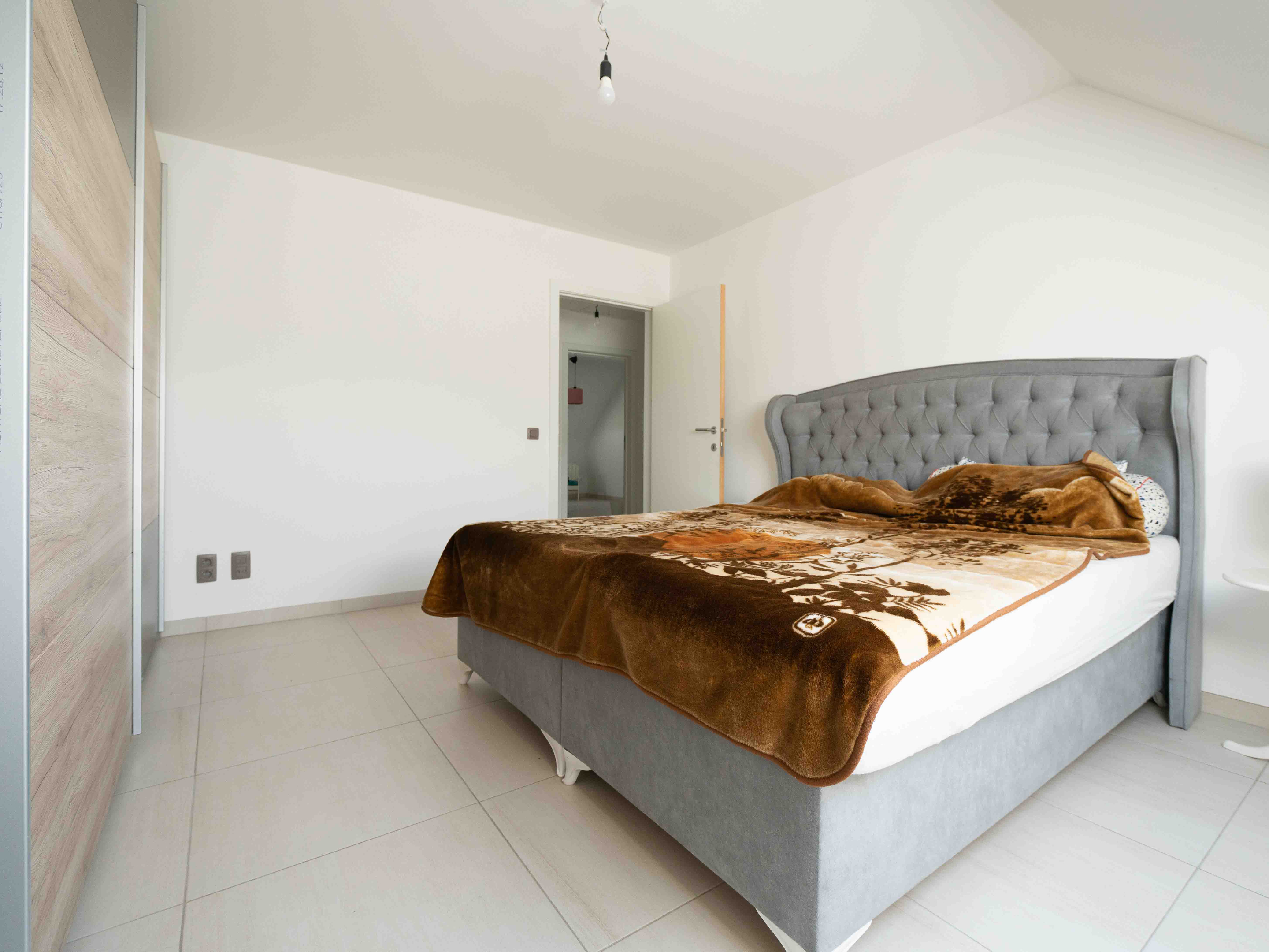 Zéér ruime en recente woning met 3 kamers en 2 badkamers 