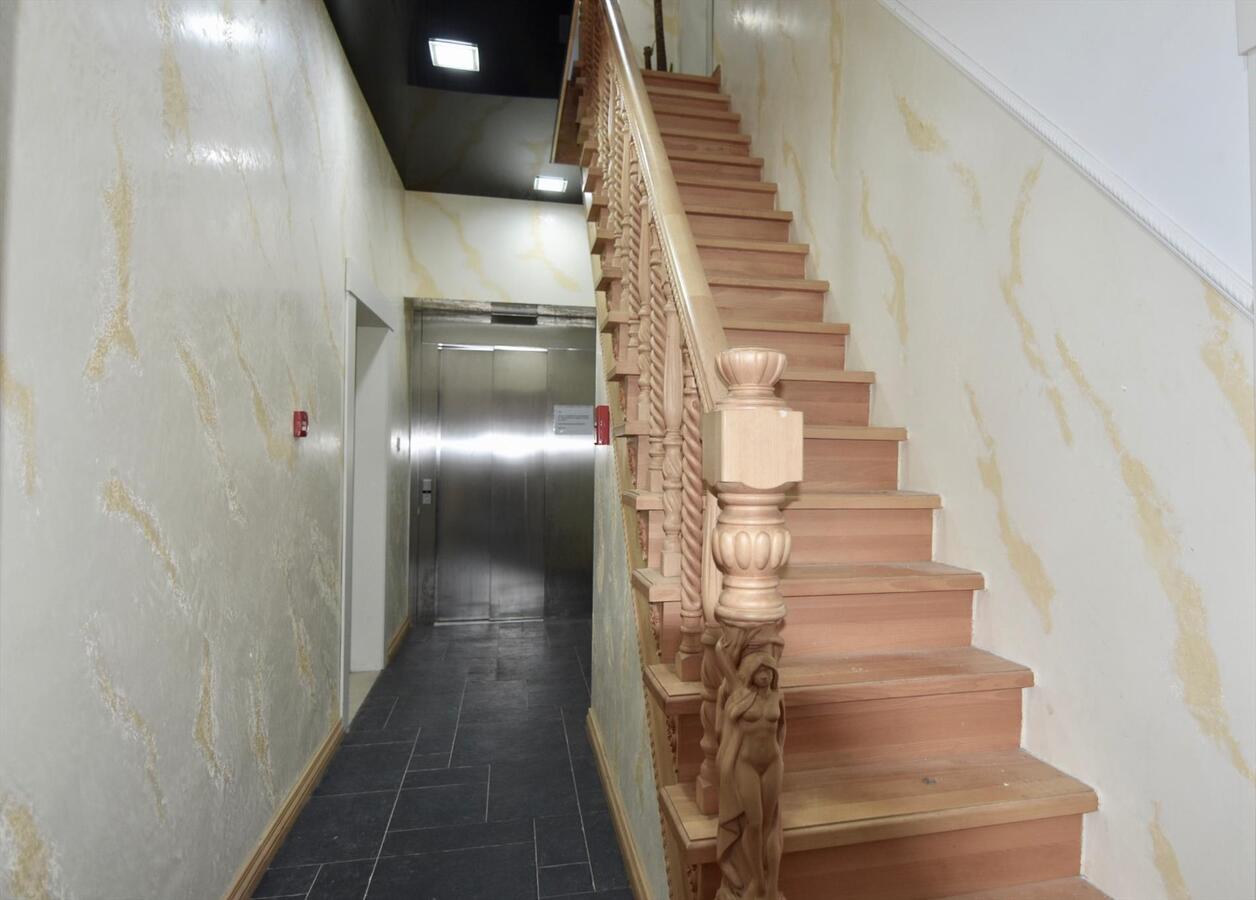KWALITEITSVOL GERENOVEERD GELIJKVLOERS APPARTEMENT 