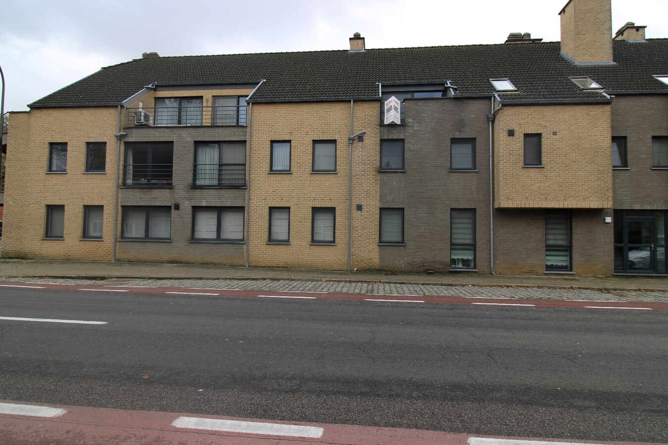 Centraal gelegen appartement met terras, kelderberging en staanplaats 