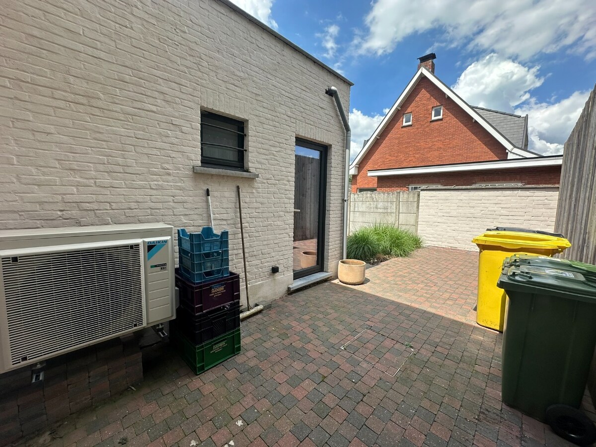 Volledig gerenoveerd en instapklaar horecapand op toplocatie in Oelegem 