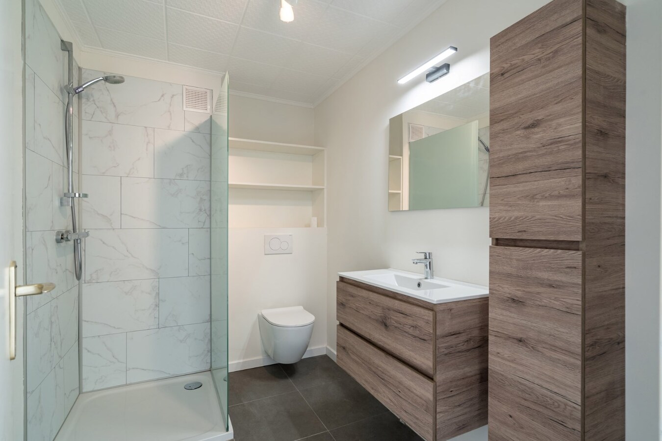 Gerenoveerde woning met 4 slaapkamers en 2 badkamers 