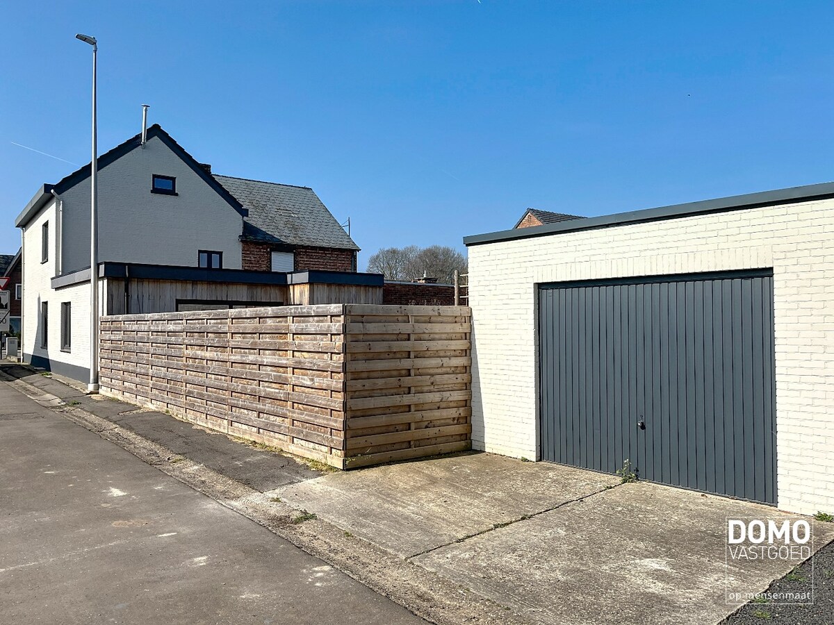 GERENOVEERDE HALF OPEN BEBOUWING MET GARAGE TE MELDERT (LUMMEN) 