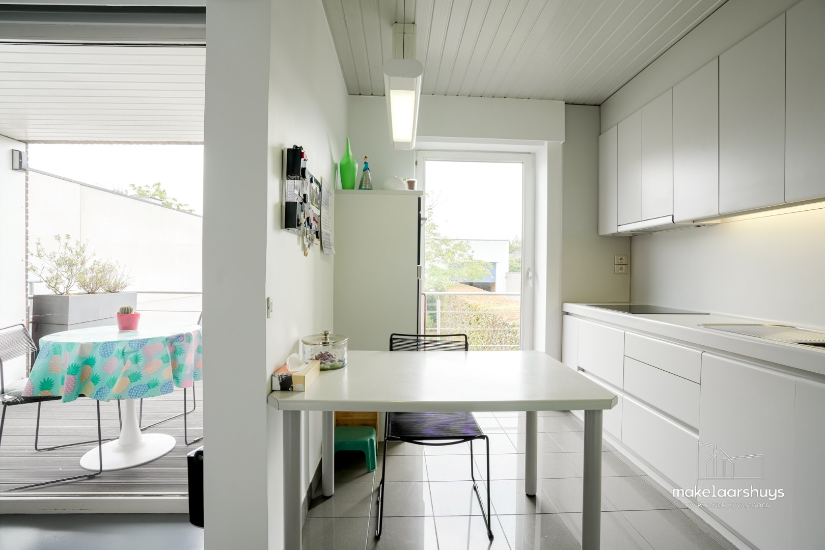 Goed onderhouden bel-etage met lift (regio Planet Group Arena) 