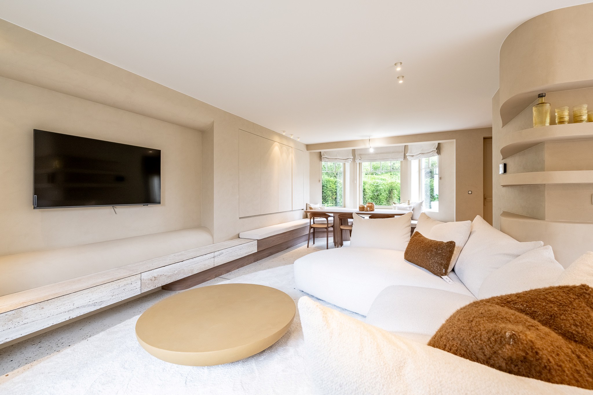 Très luxueuse et charmante villa jumelée rénovée, située à proximité du centre commercial de Knokke. 
