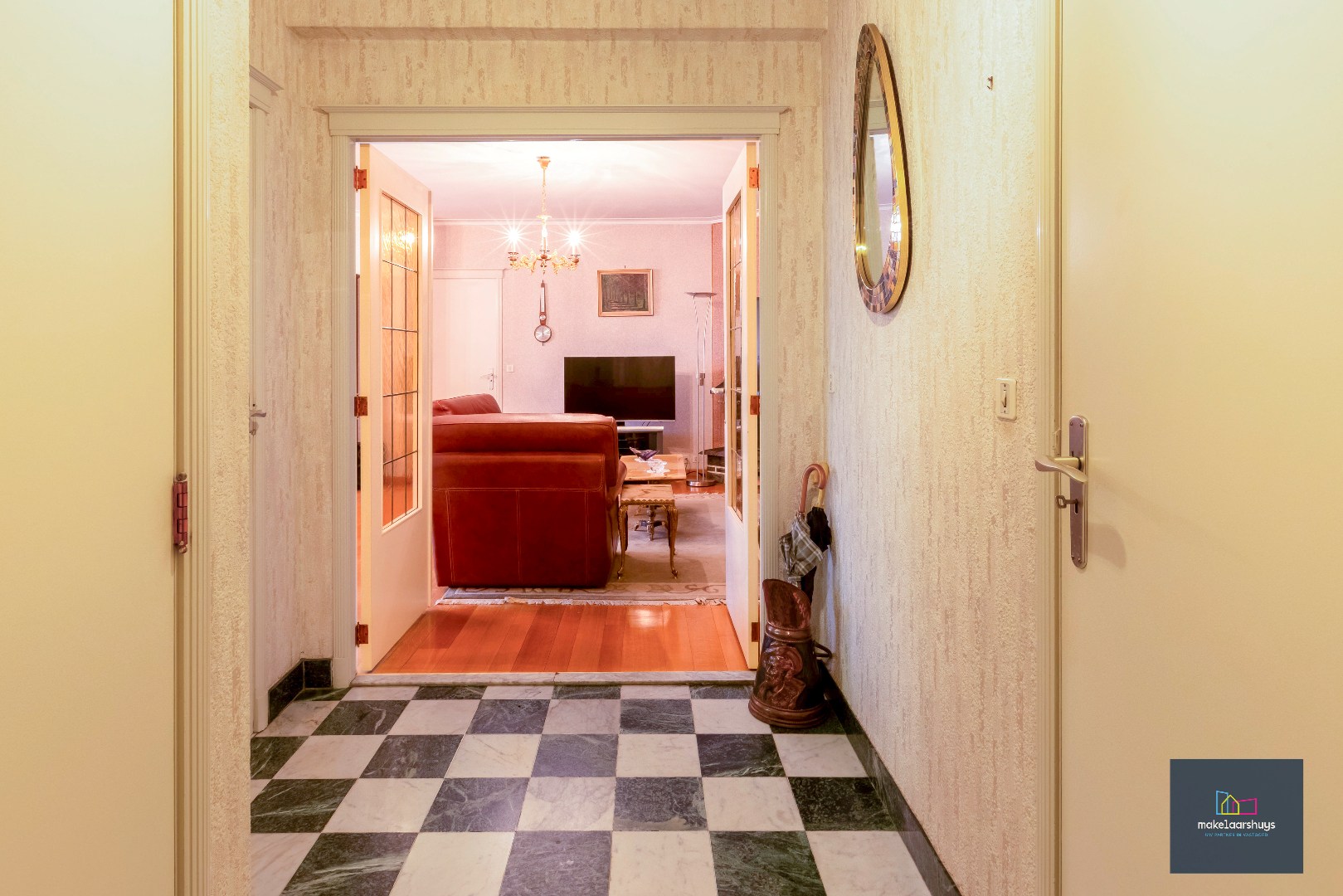 Mooi 3 slaapkamerappartement met parkeerplaats nabij Gent -Sint-Pieters 