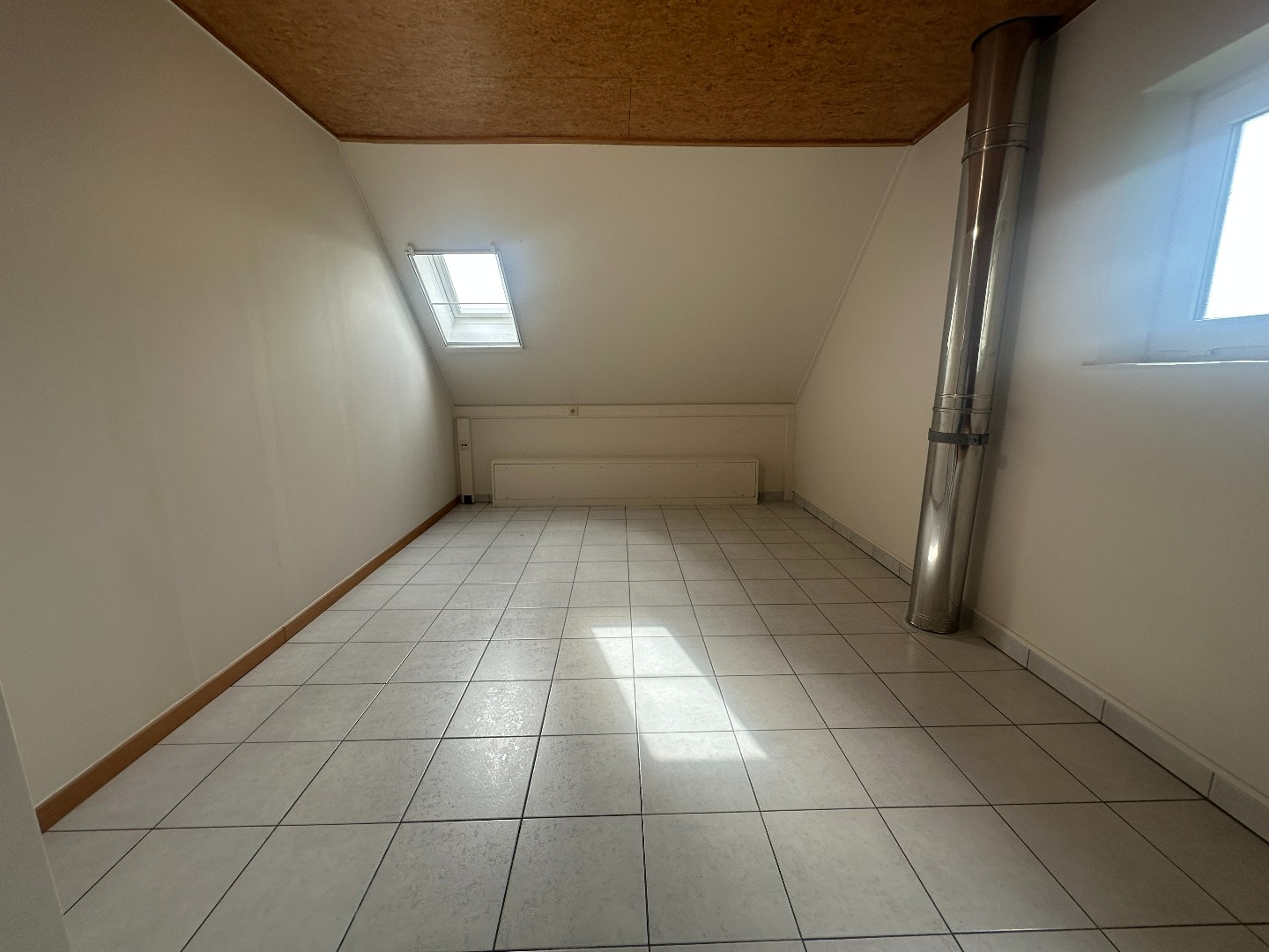 Gezellige gerenoveerde woning met 3 slpk, carport en tuintje, rustige ligging te Torhout 