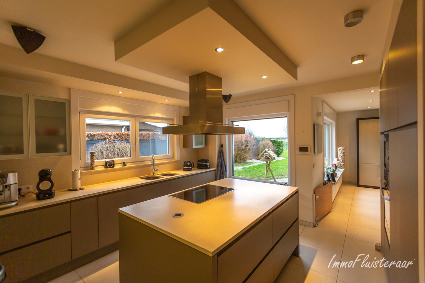 Instapklare moderne bungalowwoning met loods en aanpalende weilanden op 6929m². 