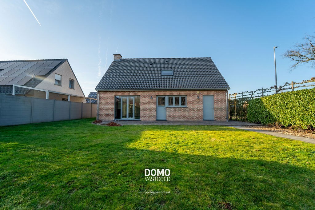 Wonen in alle rust: instapklare open bebouwing met ruime zonnige tuin te Stokrooie 