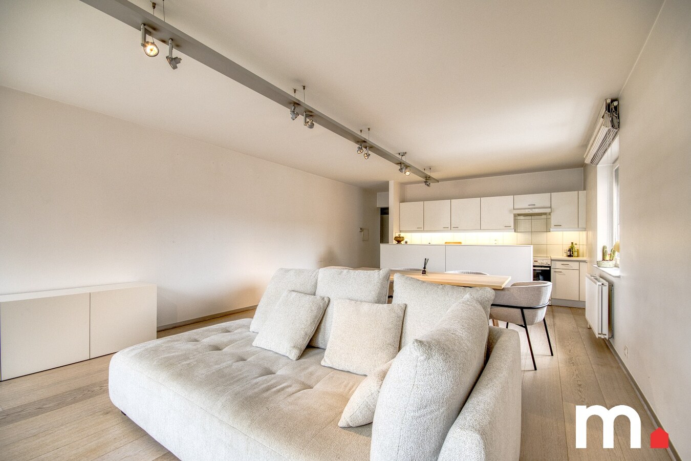 TOPPER !  Fantastisch gelegen appartement op het Overbekeplein in hartje Kortrijk ! 