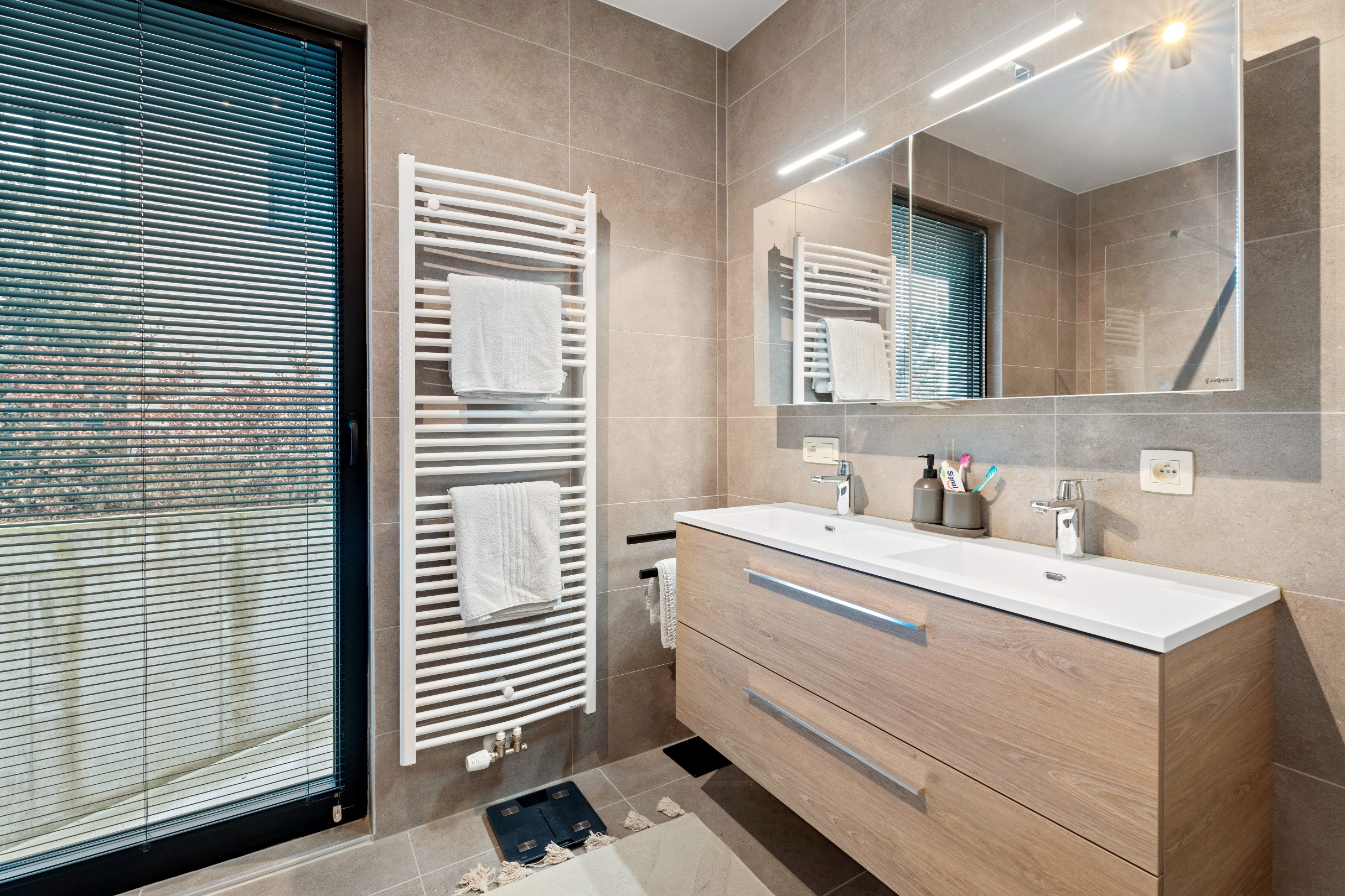 Gelijkvloers appartement met terras en tuin 