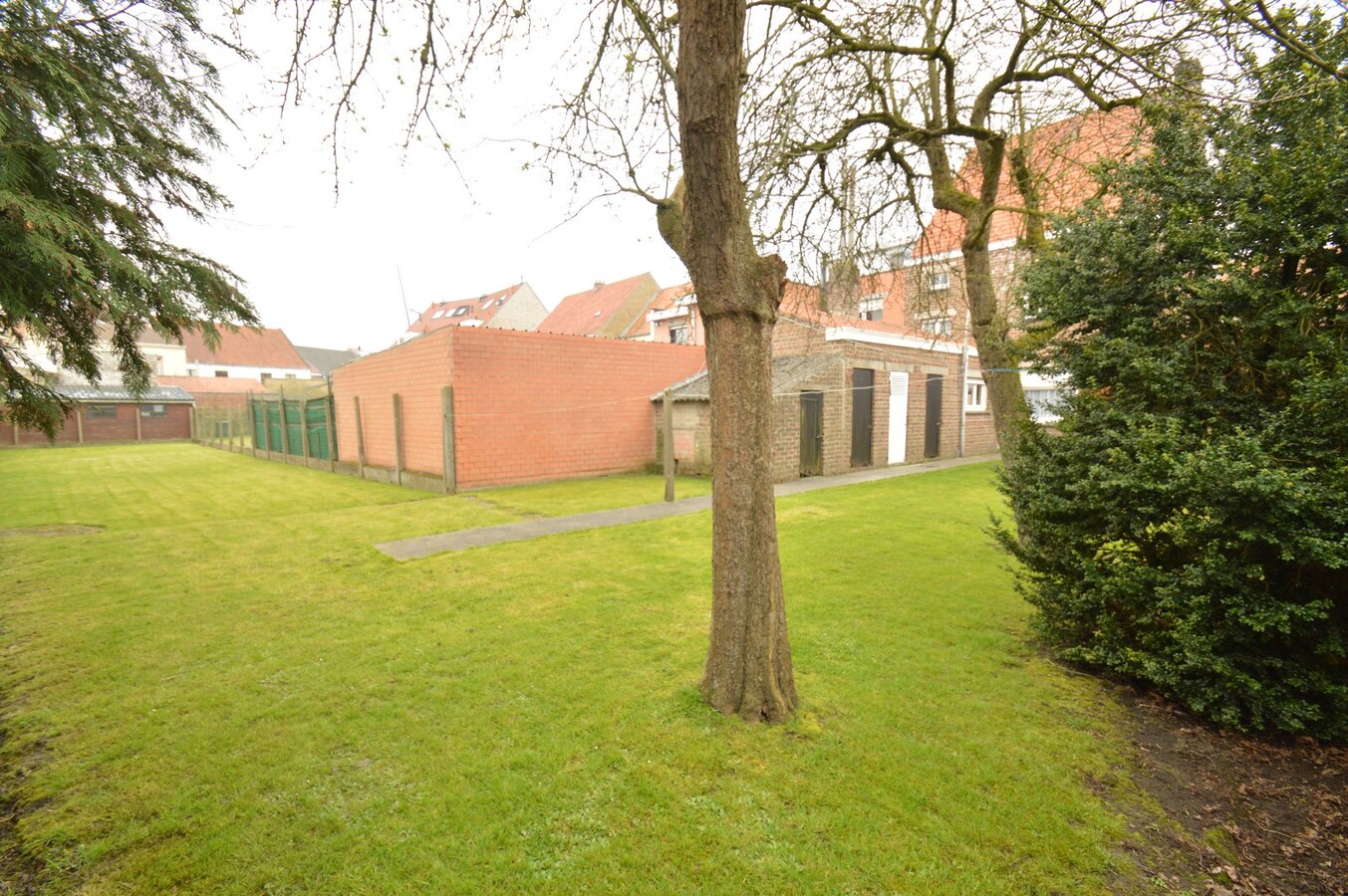 Te renoveren, goed gelegen halfopen bebouwing - Westkapelle 