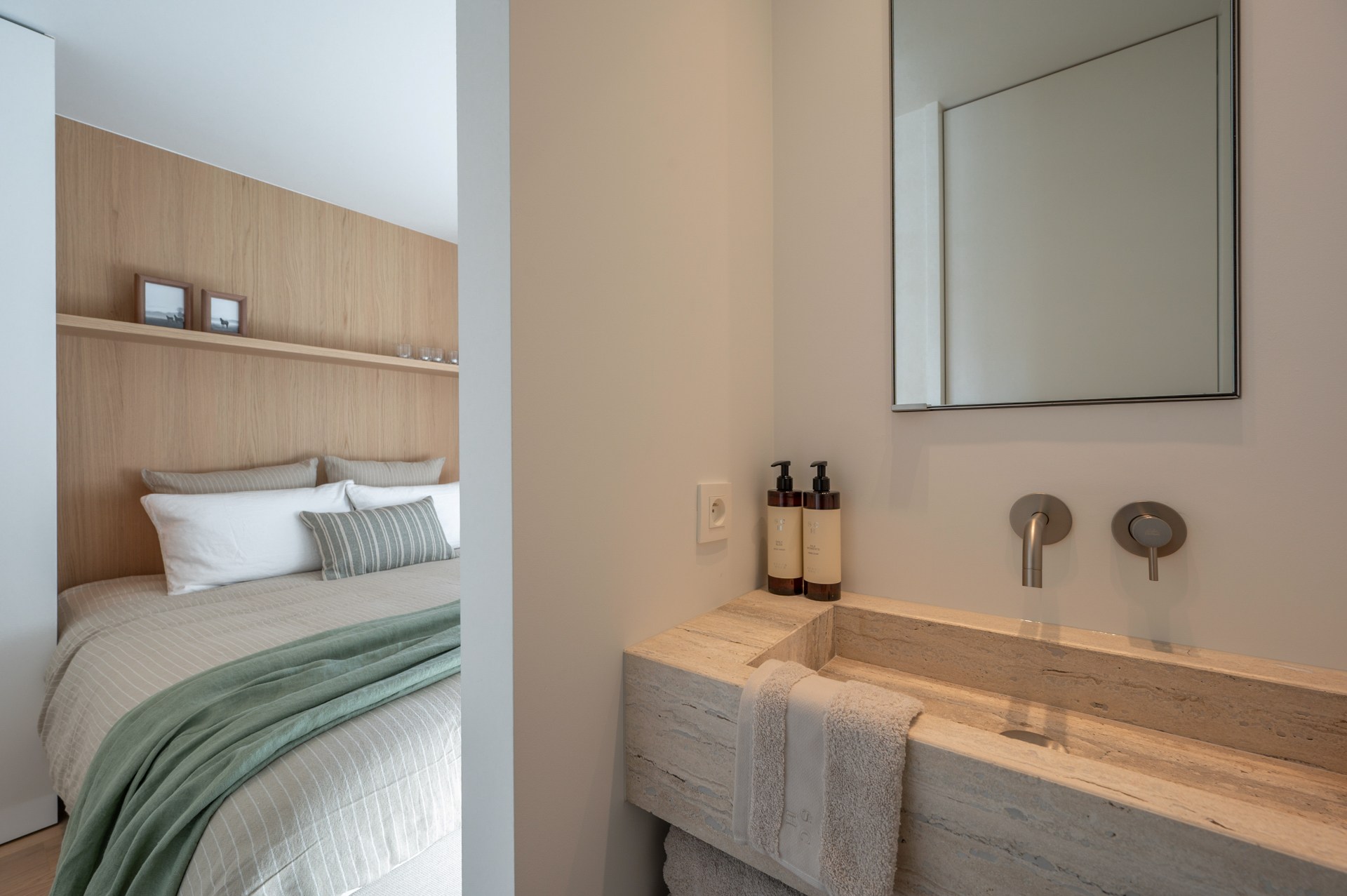 Exclusief gerenoveerd appartement met 3 slaapkamers te koop vlak bij het Albertstrand en het Lichtorenplein. 