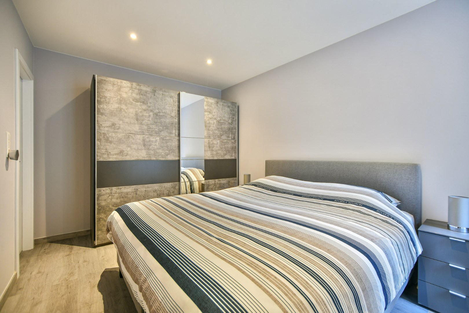Gerenoveerd appartement met 2 slaapkamers te koop op toplocatie te Blankenberge! 
