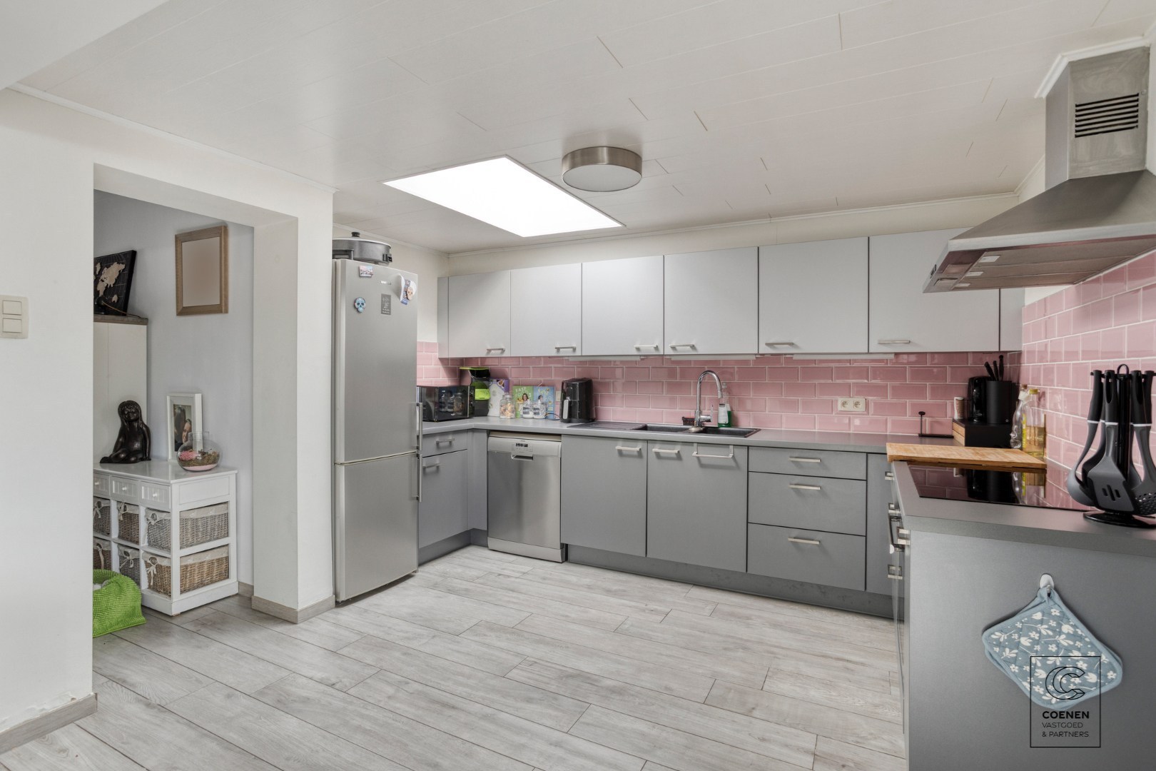 Zeer ruime en instapklare woning van 181 m², 4 slpk's en zeer leuke, zonnige tuin met prachtig uitzicht! 