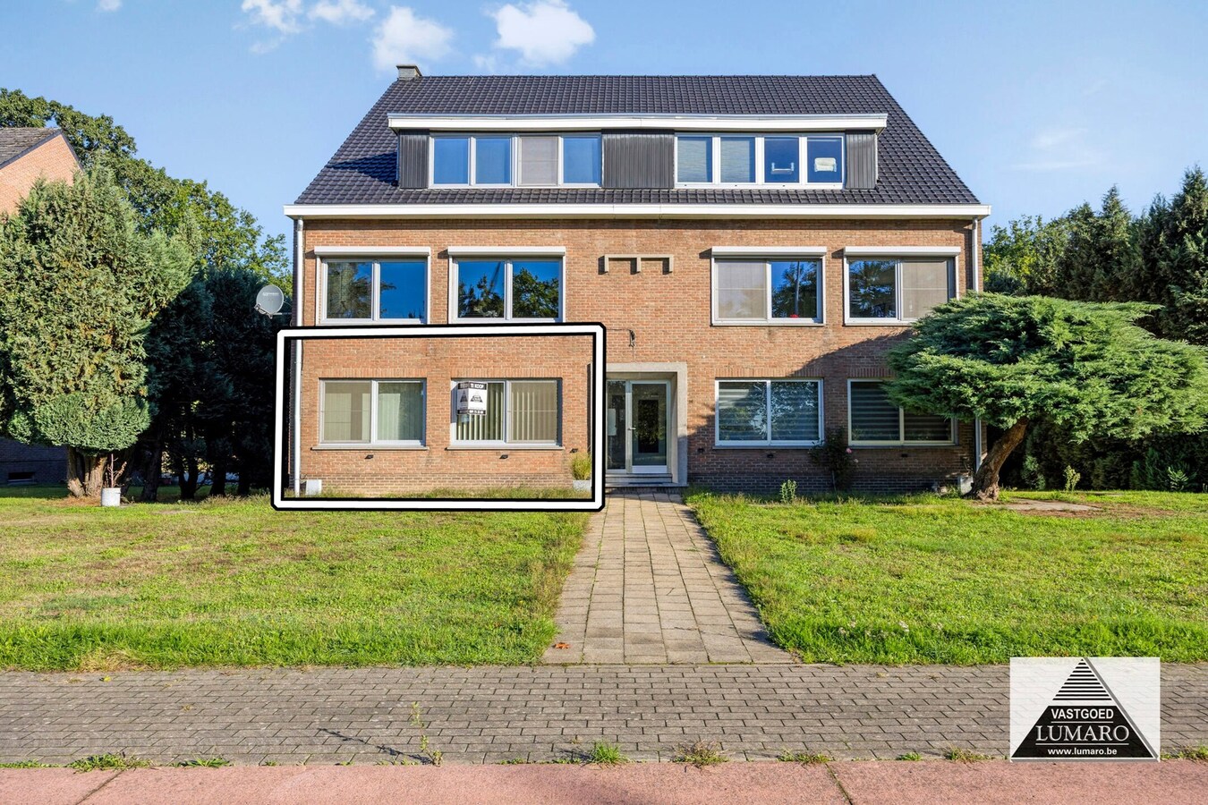 Gelijkvloers appartement met 3 slaapkamers, en ruime garage 
