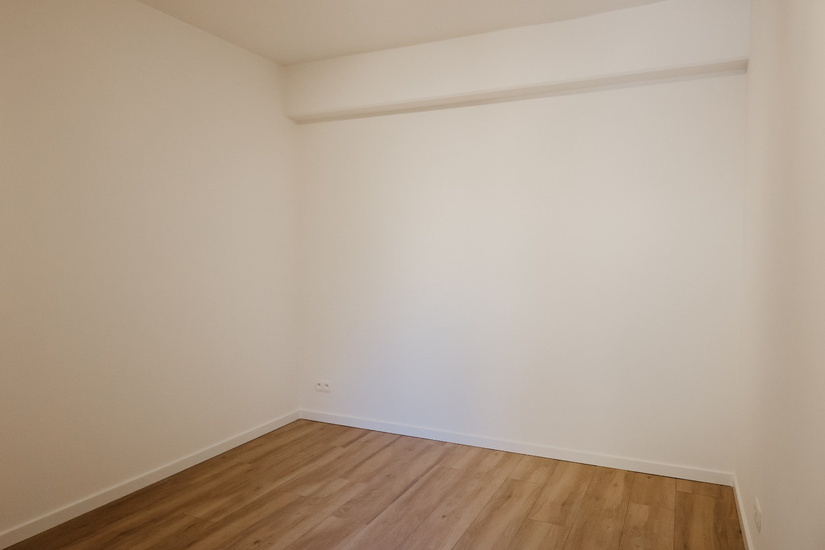 Prachtig gelijkvloers appartement met 3 slaapkamers en terras, midden in het centrum! 