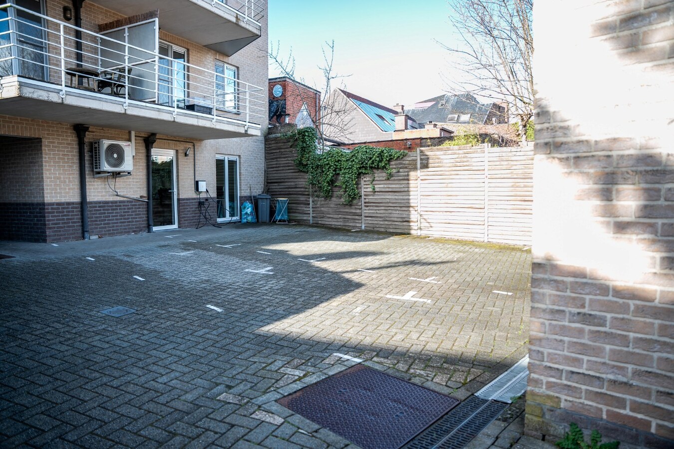 Instapklare handelsruimte met commerciële topligging in het hart van Geel 