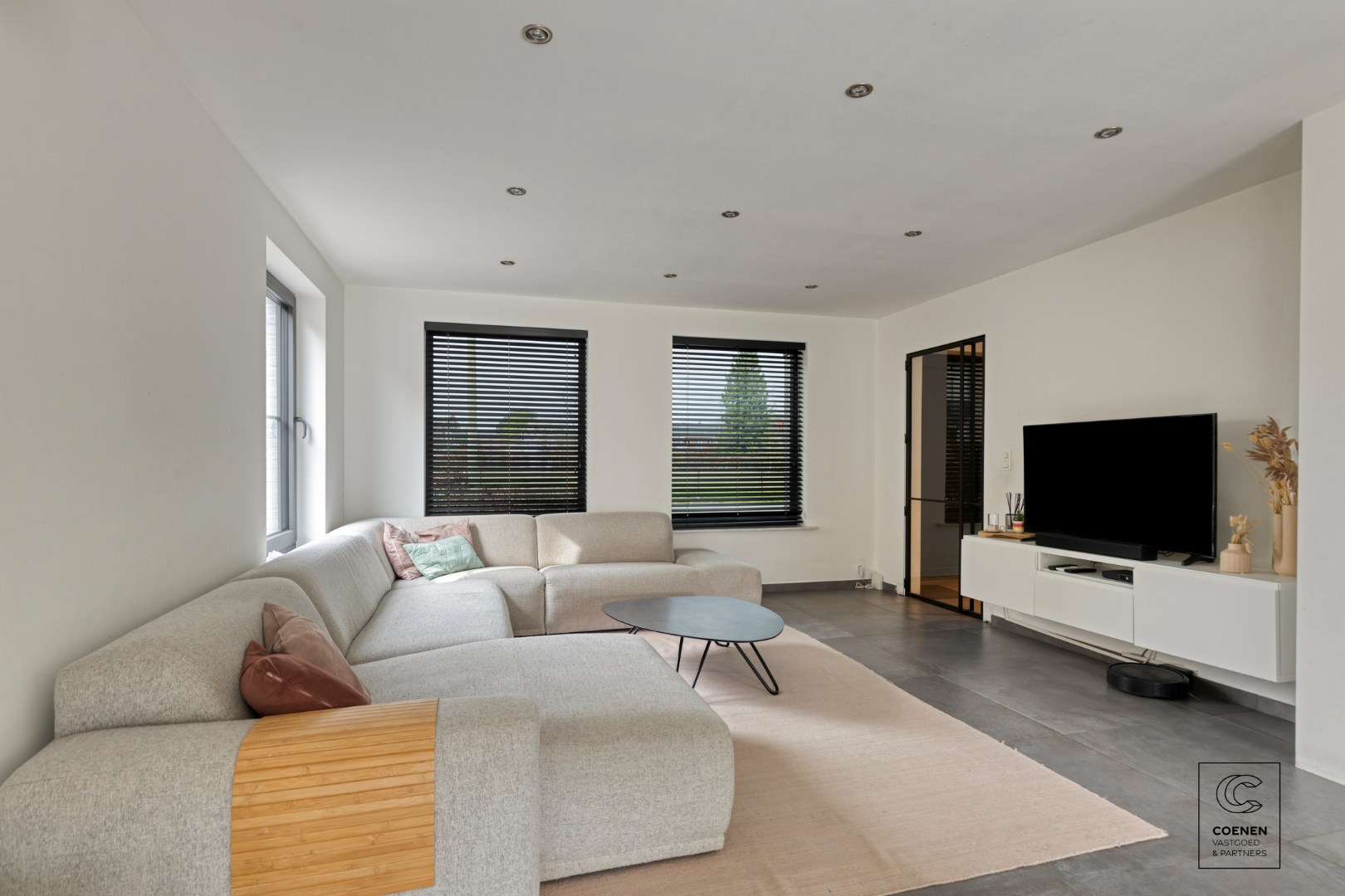 Gerenoveerde woning met 4 à 5 slpk's op een gunstige ligging te Oelegem! 