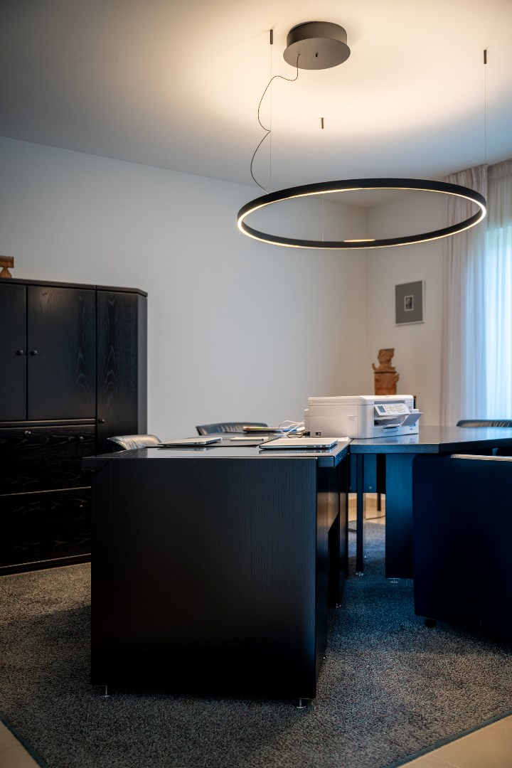 Mooie bureelruimte naast de living 