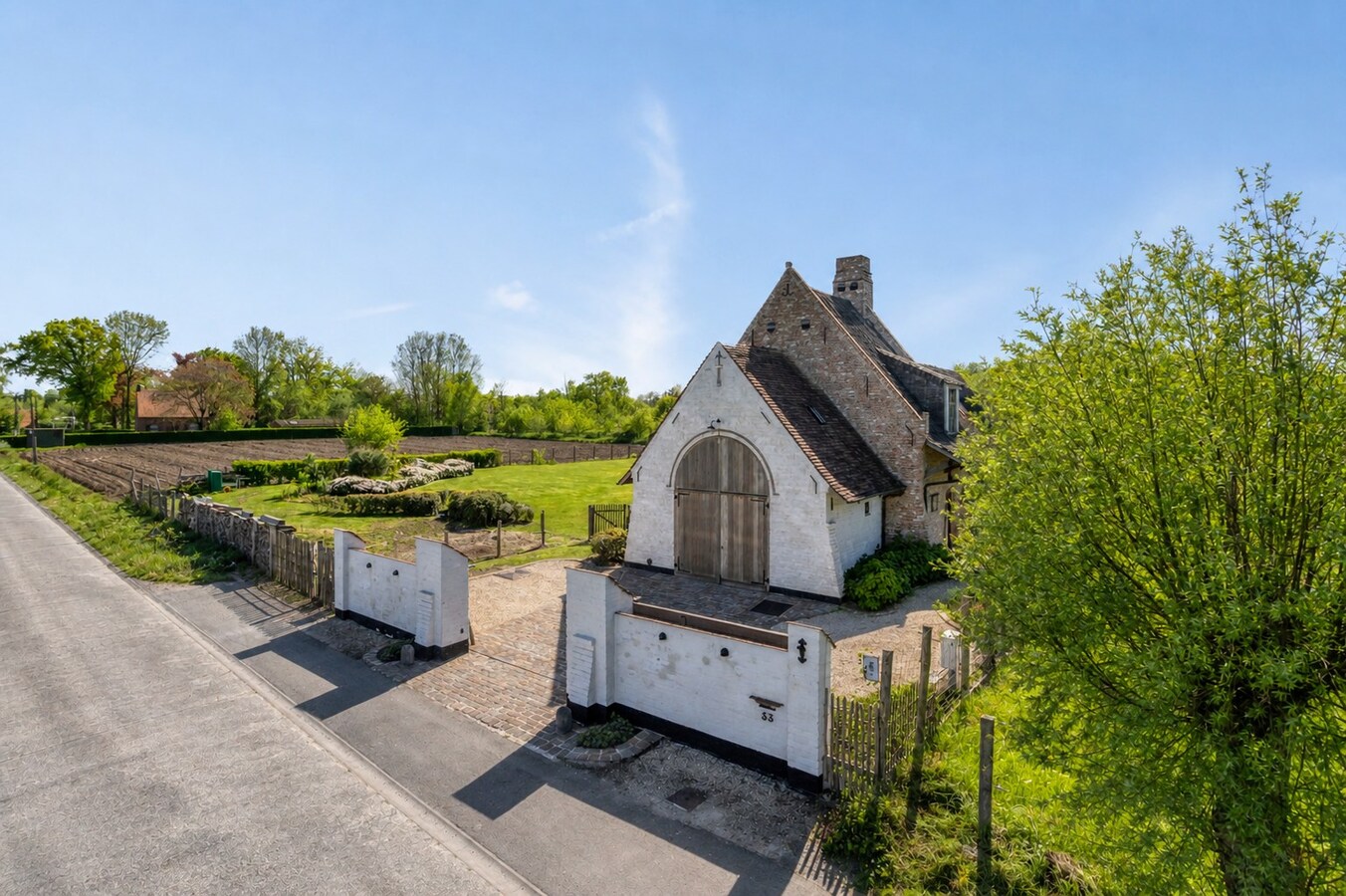 Uitzonderlijk gelegen landelijke villa in Anzegem | 2300m2 | vergezichten 