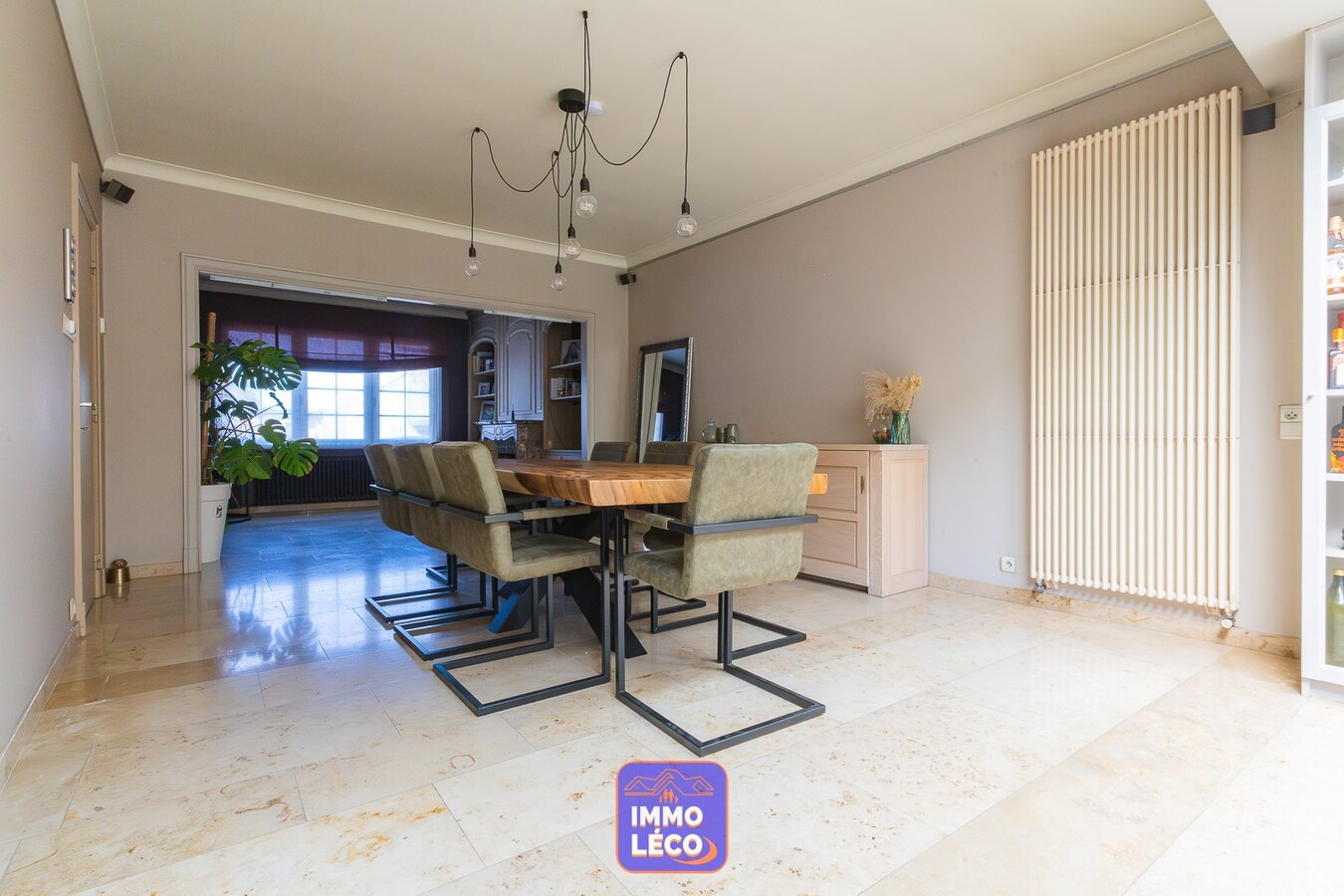 Maison avec garage et jardin, en plein centre-ville, 325m² de surface habitable ! COUP DE COEUR ! 