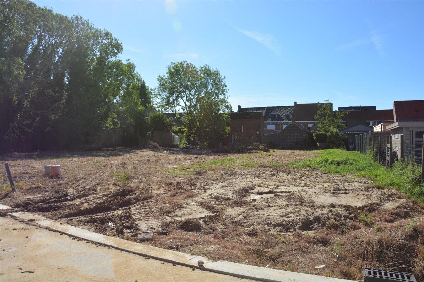 Bouwgrond voor villa in centrum Eernegem 