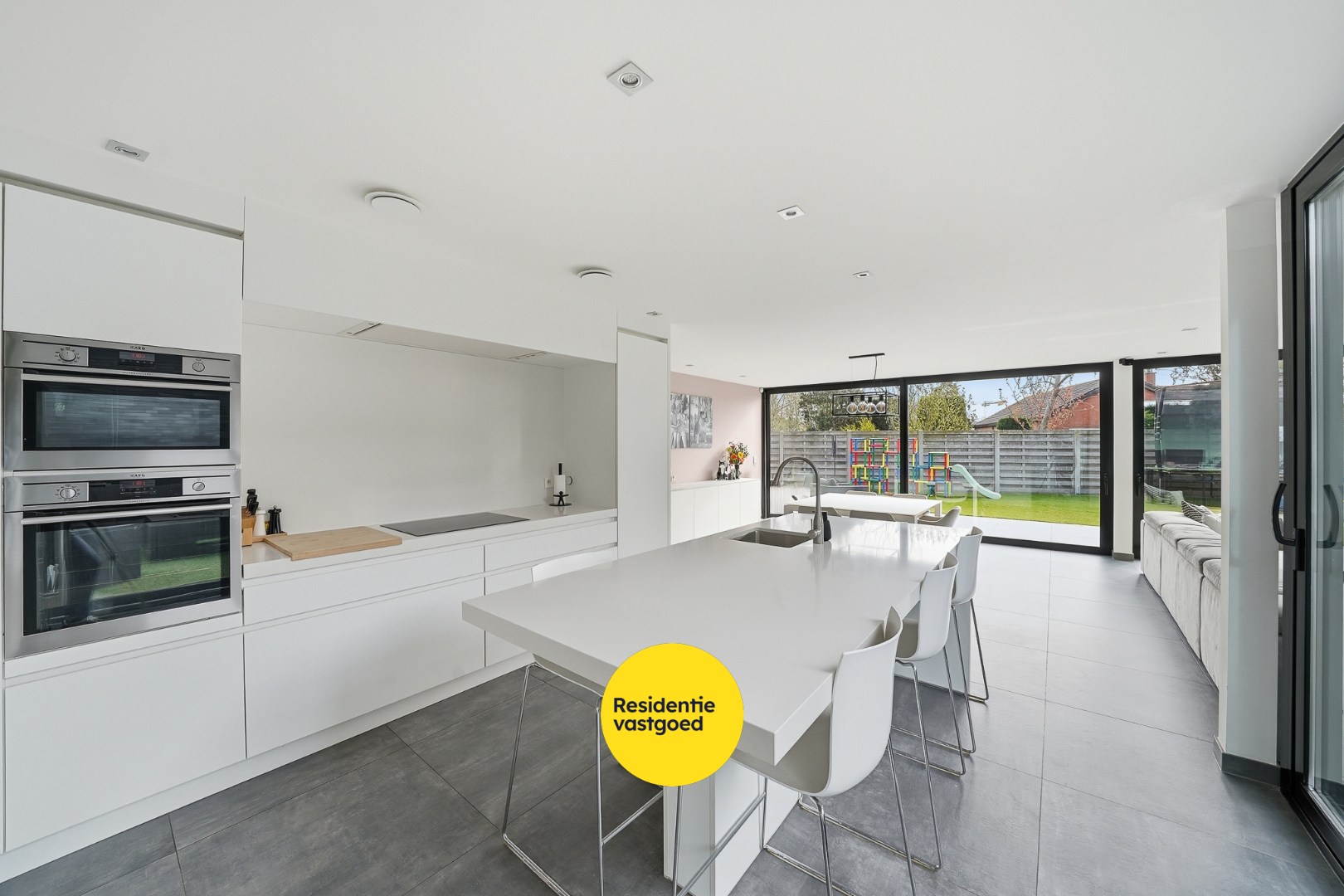 Ruime lichtrijke nieuwbouwvilla in centrum Oudenburg 