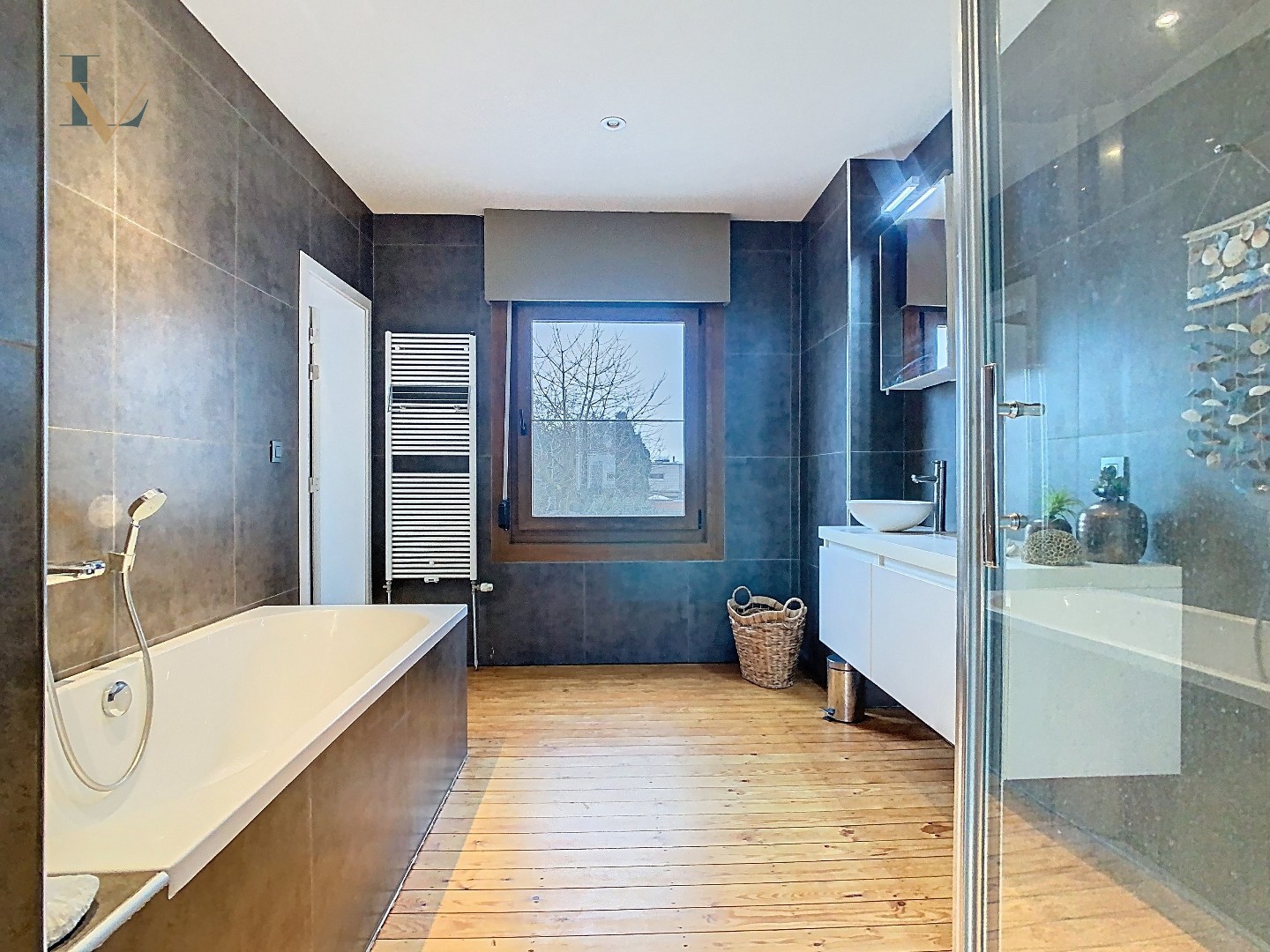 Charmante instapklare woning met 2 slpk. aan de vaart in Schoten nabij het centrum. 