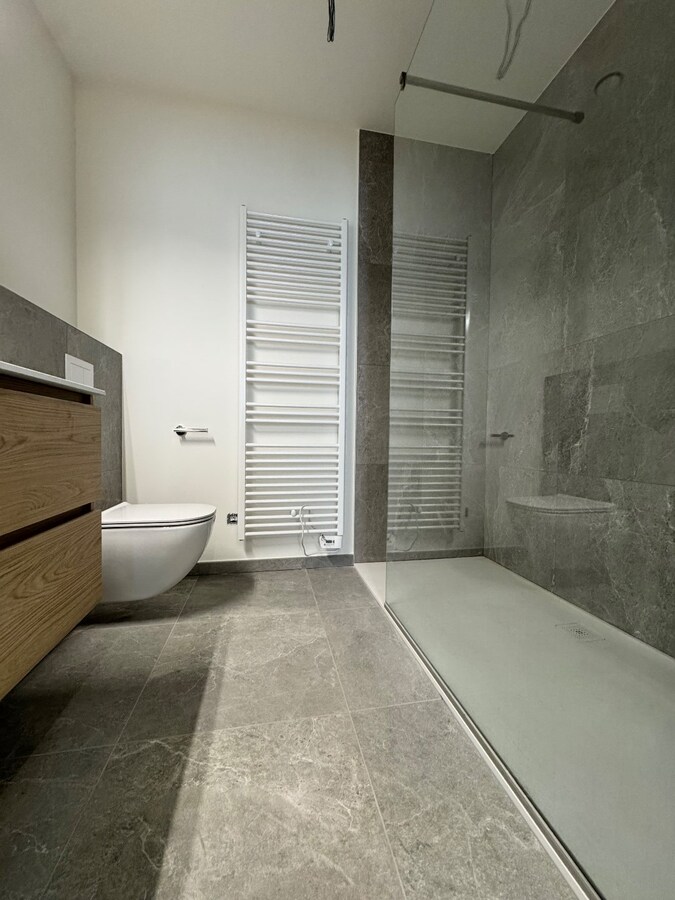 Instapklare nieuwbouwwoning met 4 slaapkamers en bureau te Kortemark 