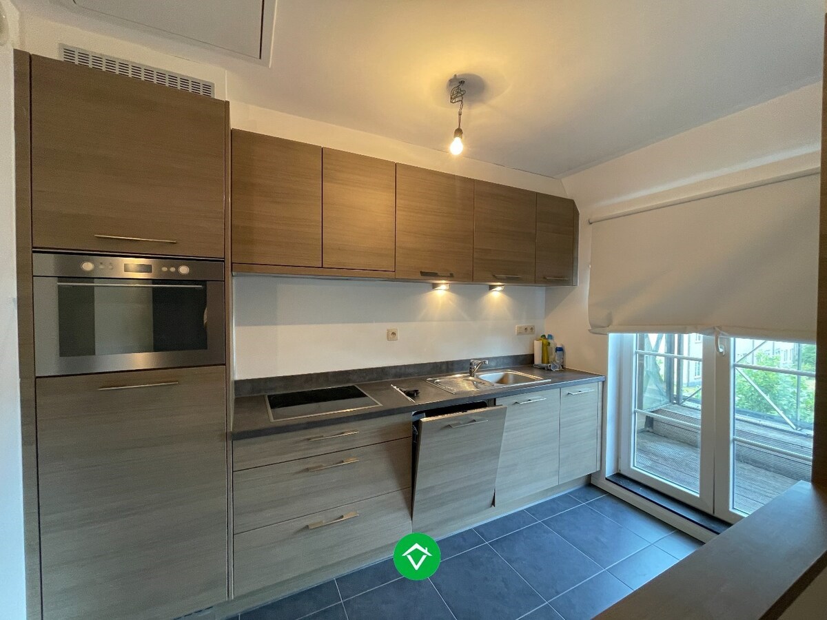 Rustig gelegen duplex appartement met 2 slaapkamers en autostaanplaats te Lichtervelde VRIJ 1/08/2026 