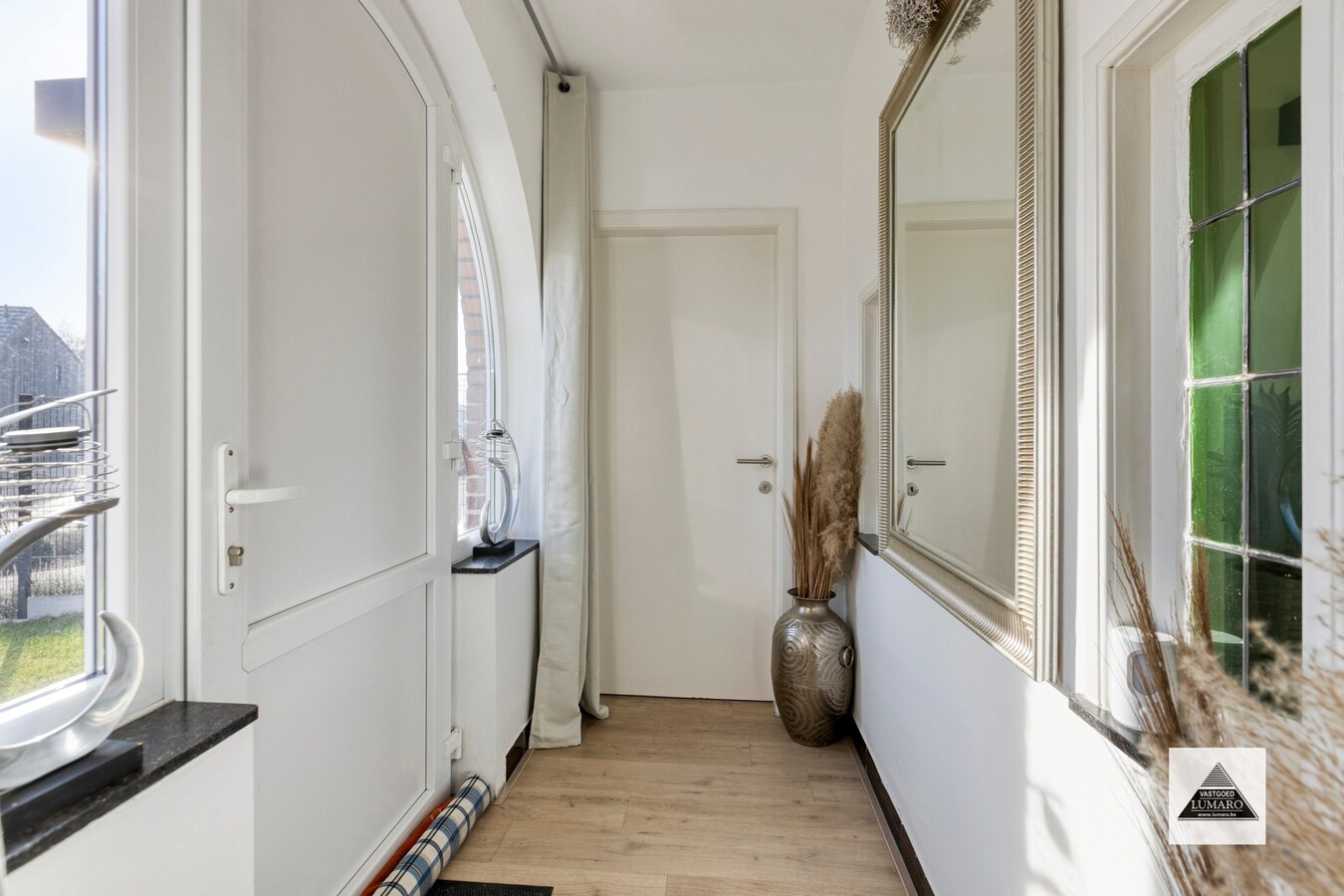 Gelijkvloers appartement met tuintje en parking 