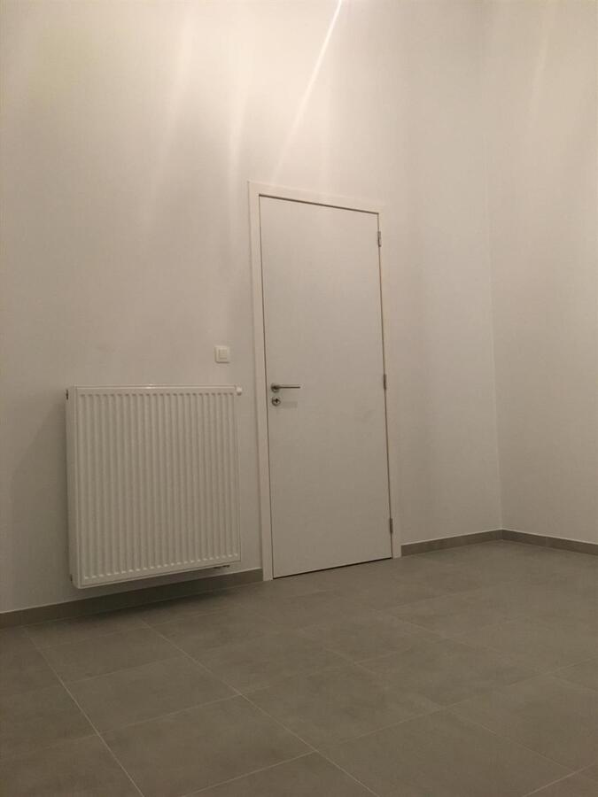 Unieke appartement (2 SUPER terrassen) op de Gaverse Markt !   LOFT-gevoel (hoogte : 3 m). 