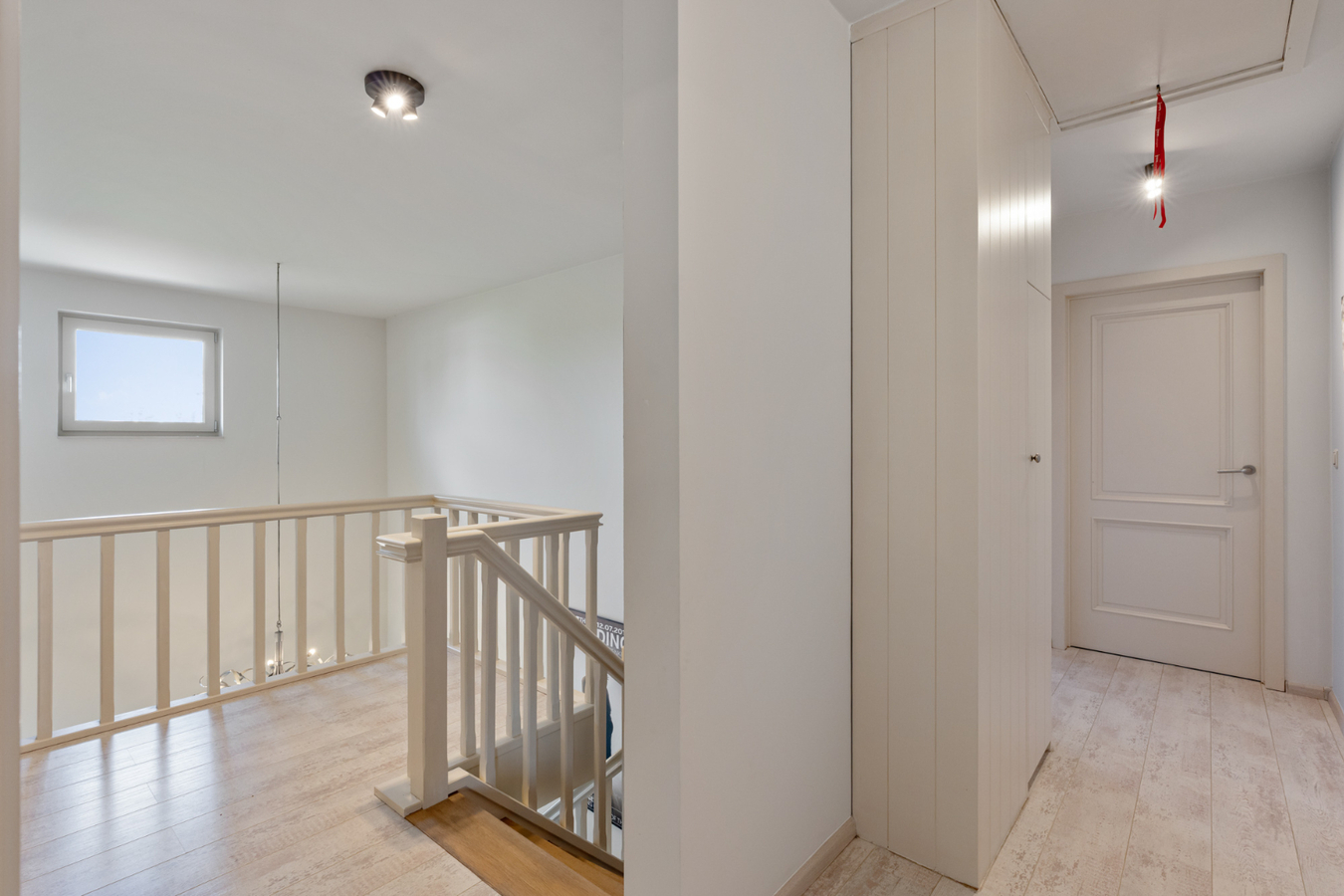 Stijlvolle villa in tijdloze pastorijstijl met zwembad en exclusieve tuinbeleving. 