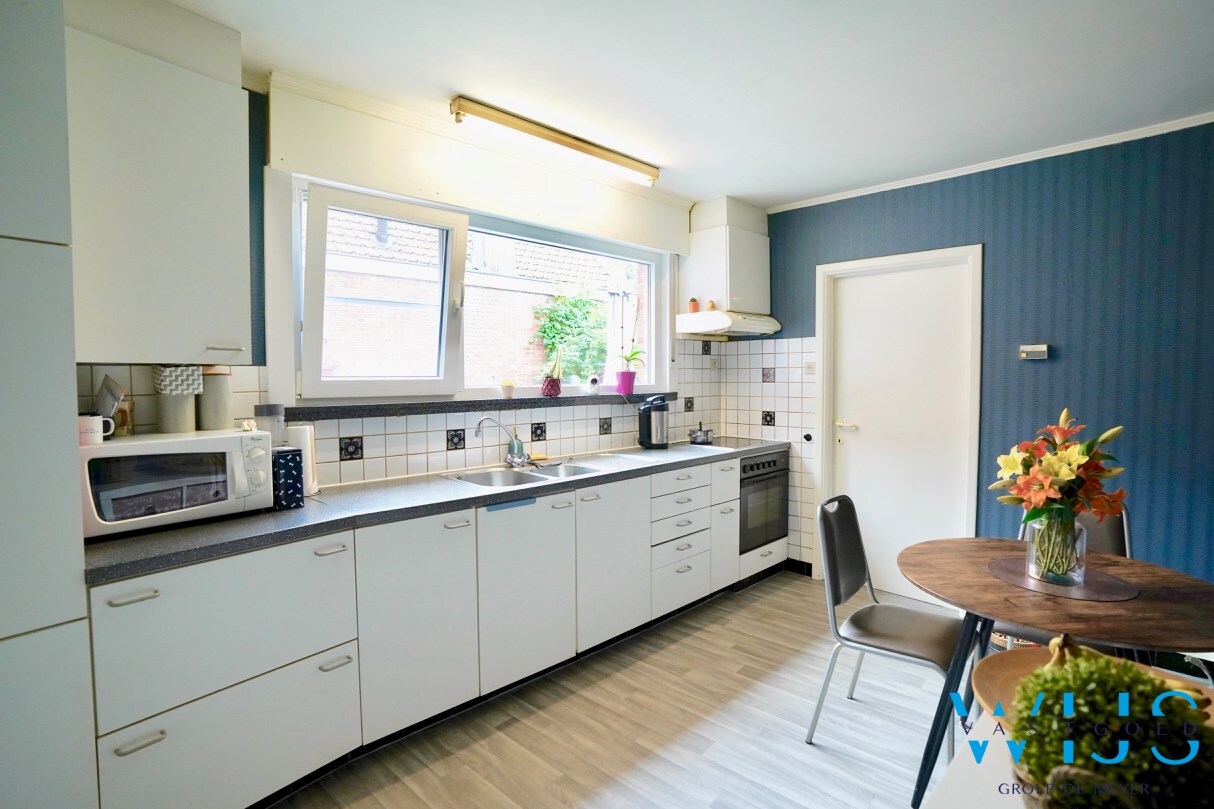 Toffe gezinswoning met garage in het CENTRUM VAN ERTVELDE ! 