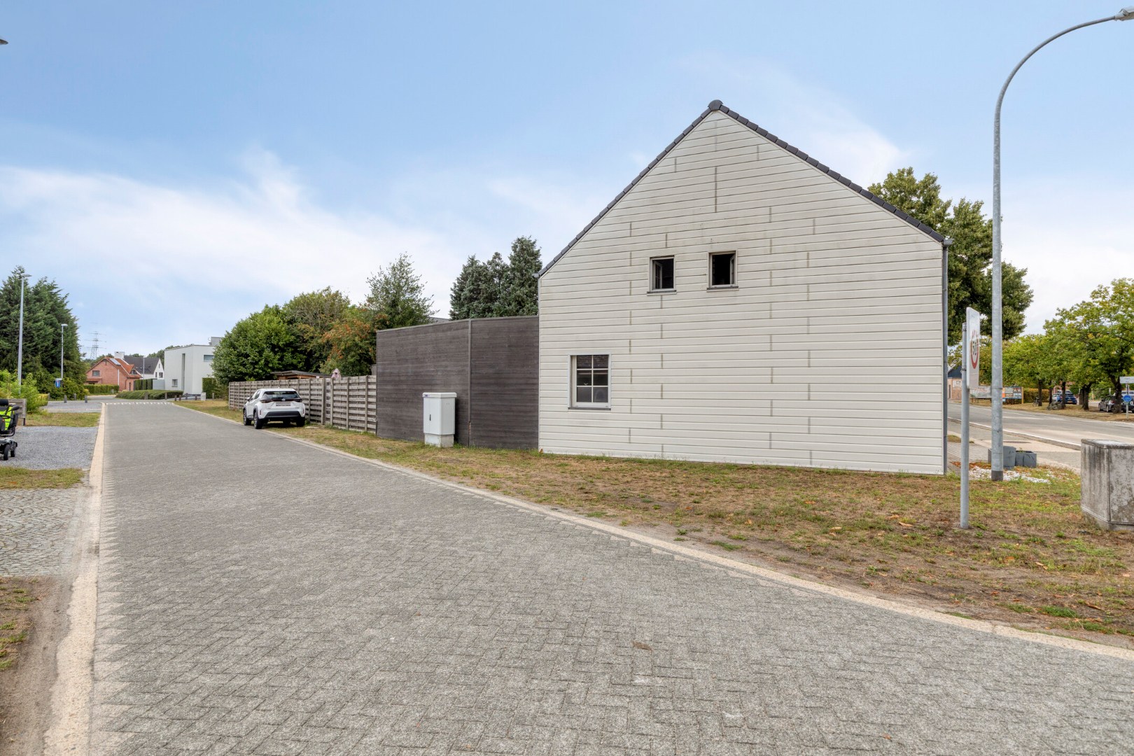 Charmante woning met 2 slpk. en garage in Mol-Sluis 