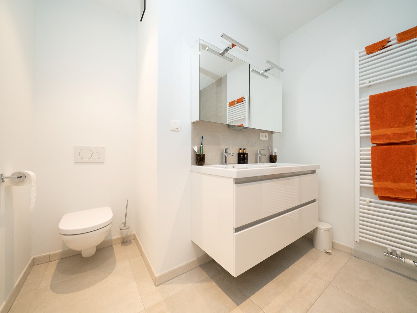 Recent 2-kamer appartement met terras, parking en kelder 