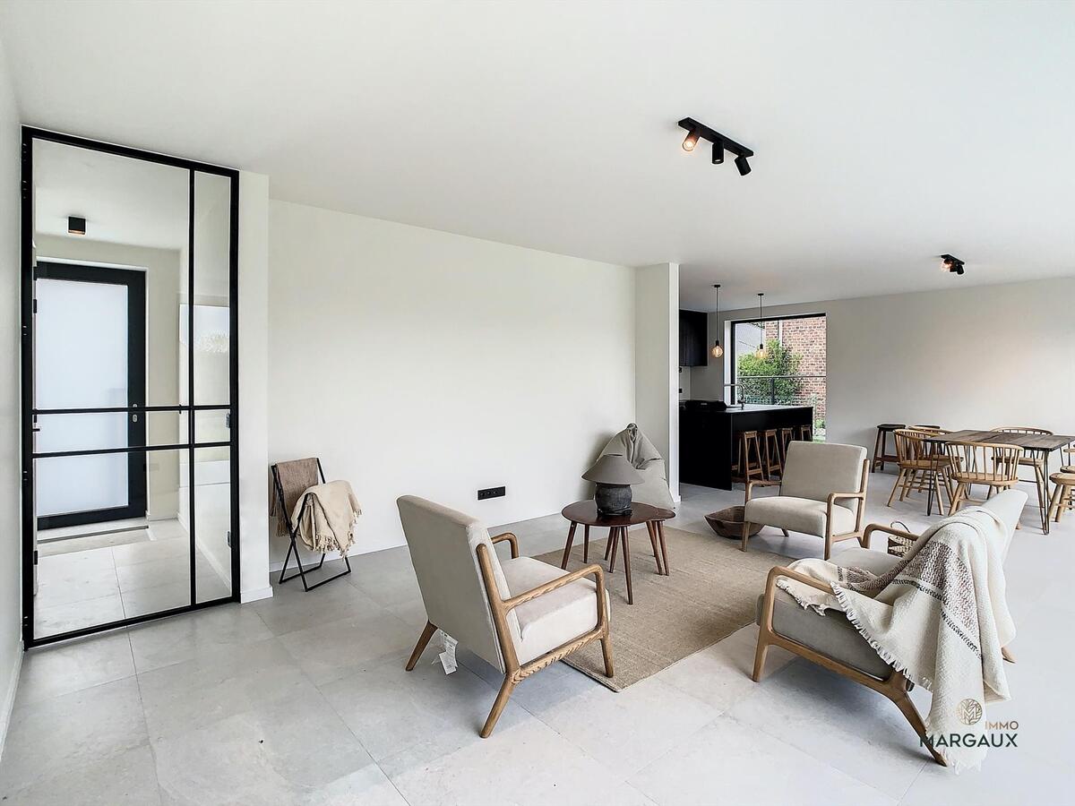 Halfopen bebouwing met exclusieve afwerkingsgraard 