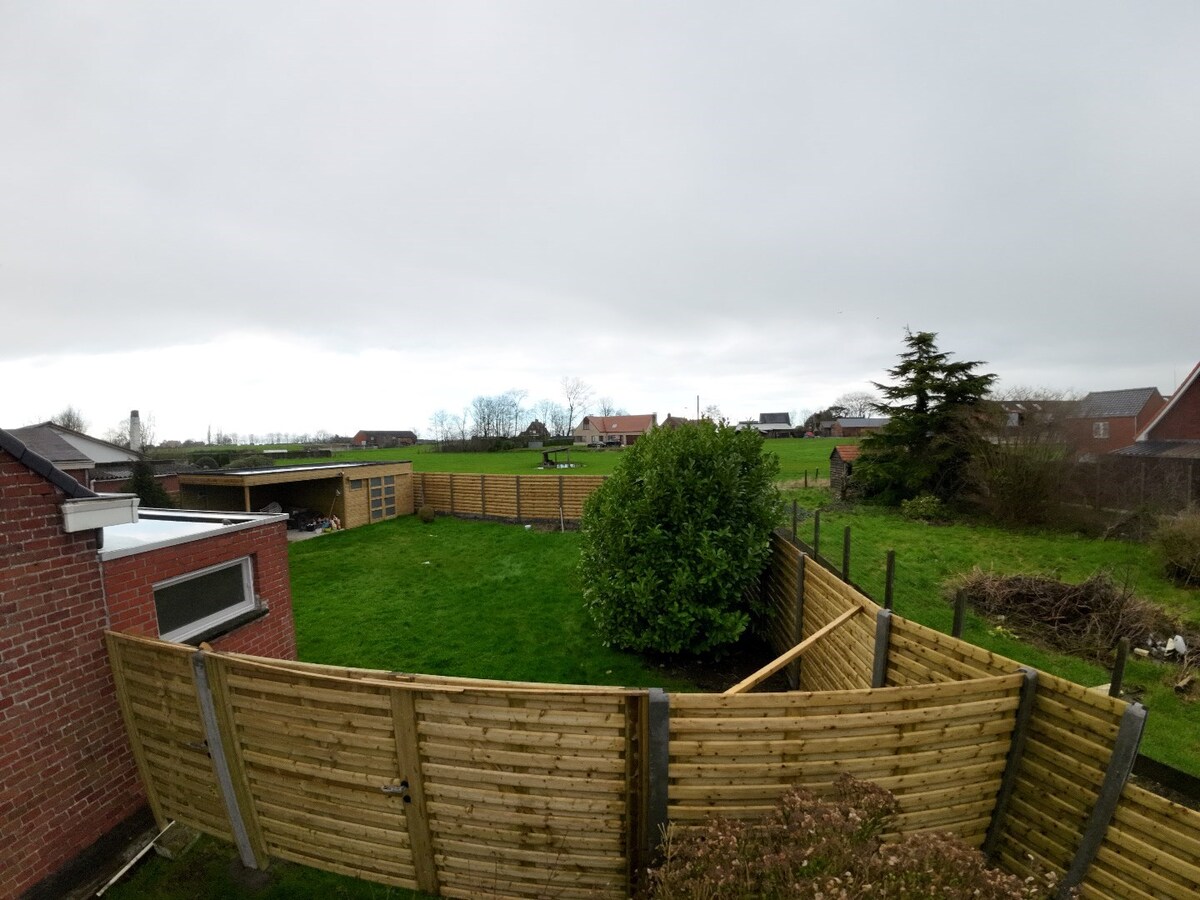 Rustig gelegen alleenstaande woning met garage te Ichtegem 