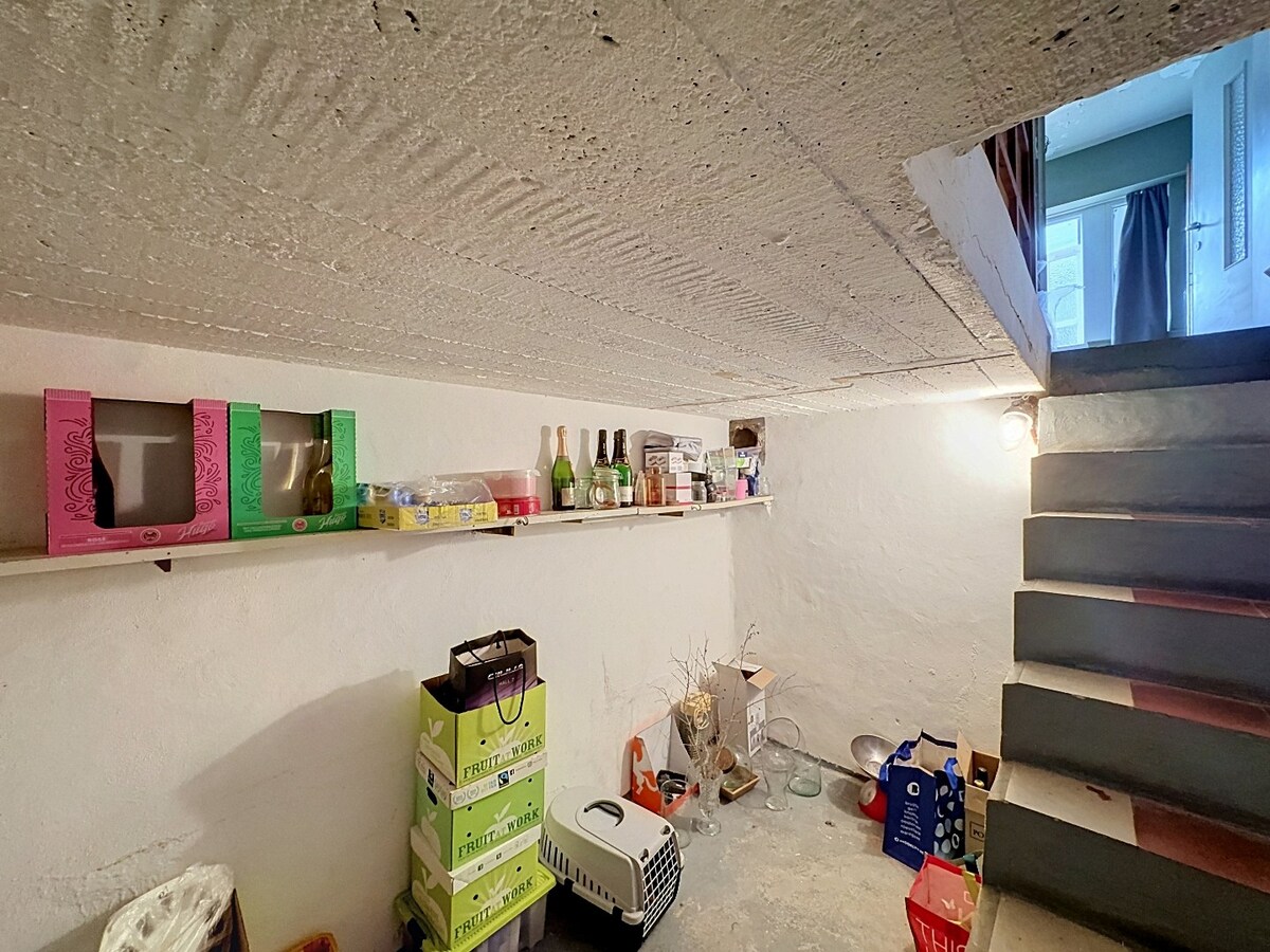 Woning met veel opbergruimte te Zomergem! 