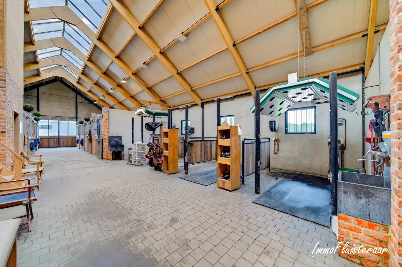 Prachtige professionele paardenaccommodatie op ca. 10 ha te Oudbergen 