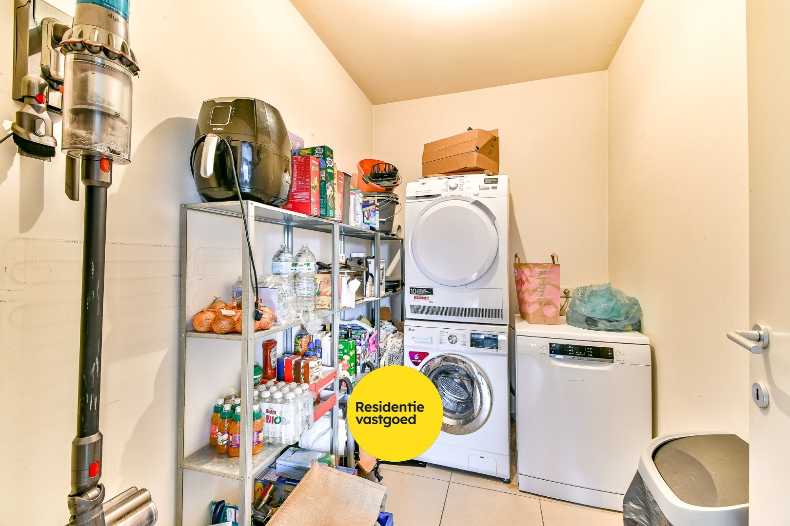 Opbrengsteigendom met 3 appartementen en 3 garages 