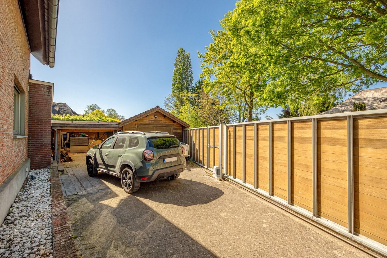 Woning met 3 slaapkamers op perceel van 1002 m² 