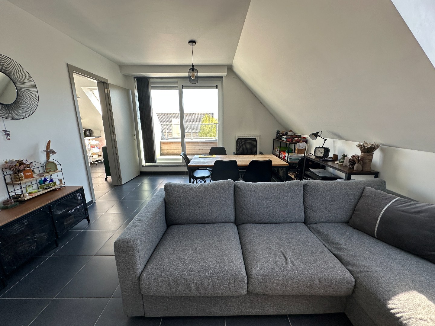 Instapklaar 2-slp appartement met terras én garage, Torhout Wijnendale 