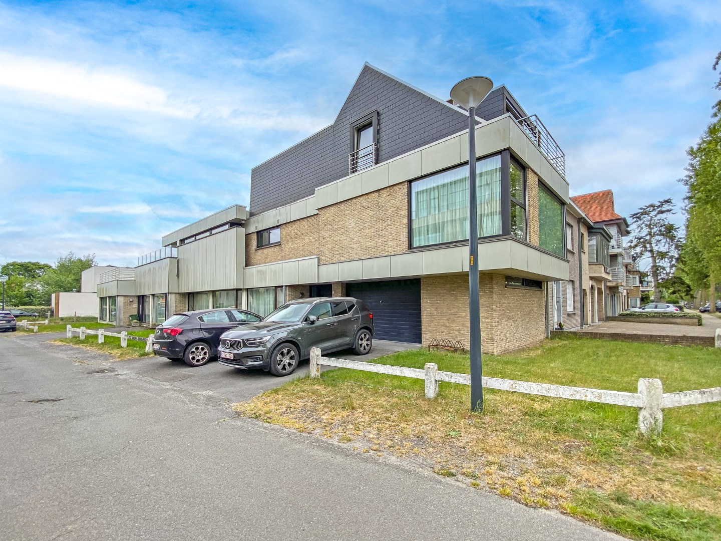 Goed gelegen polyvalent eigendom te Oostduinkerke op 749m². 