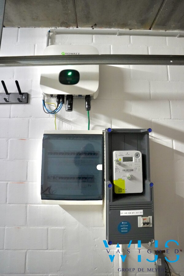 Instapklaar woonhuis in woonwijk te Eeklo! 