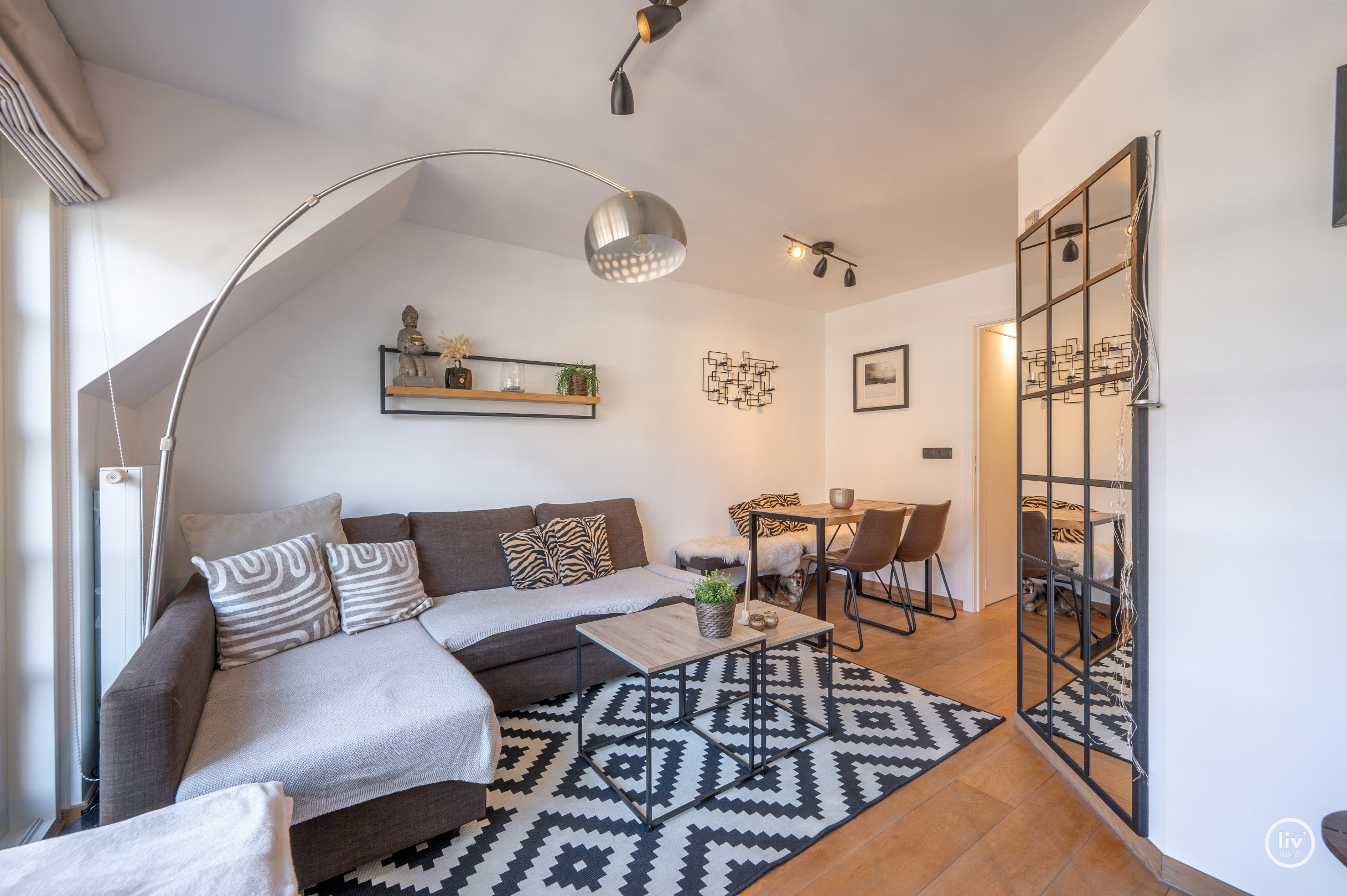 Superbe appartement en duplex de charme dans un emplacement de premier choix sur l'avenue Bayaux à Knokke. 