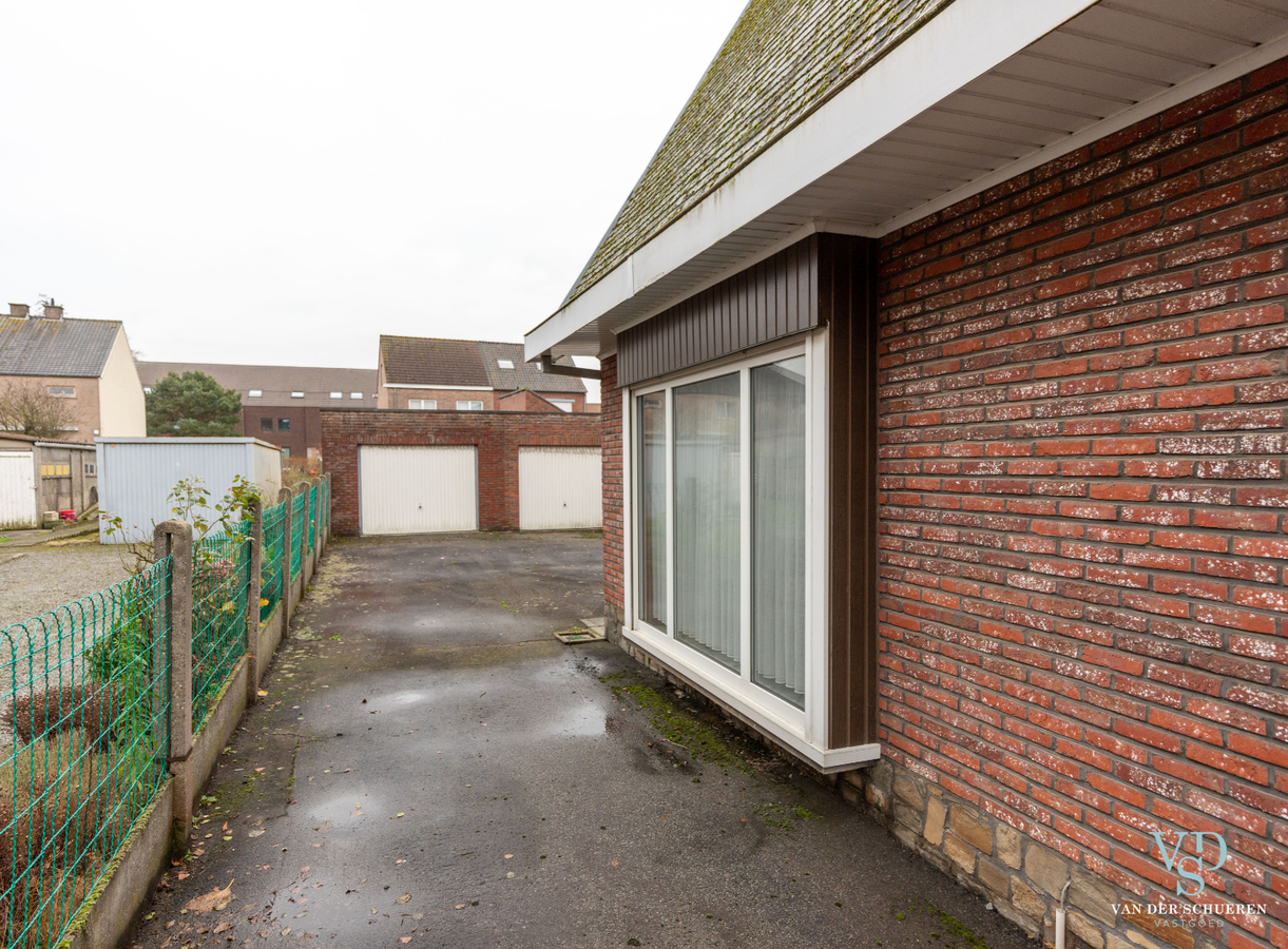 Degelijke, op te frissen Half Open Bebouwing. 